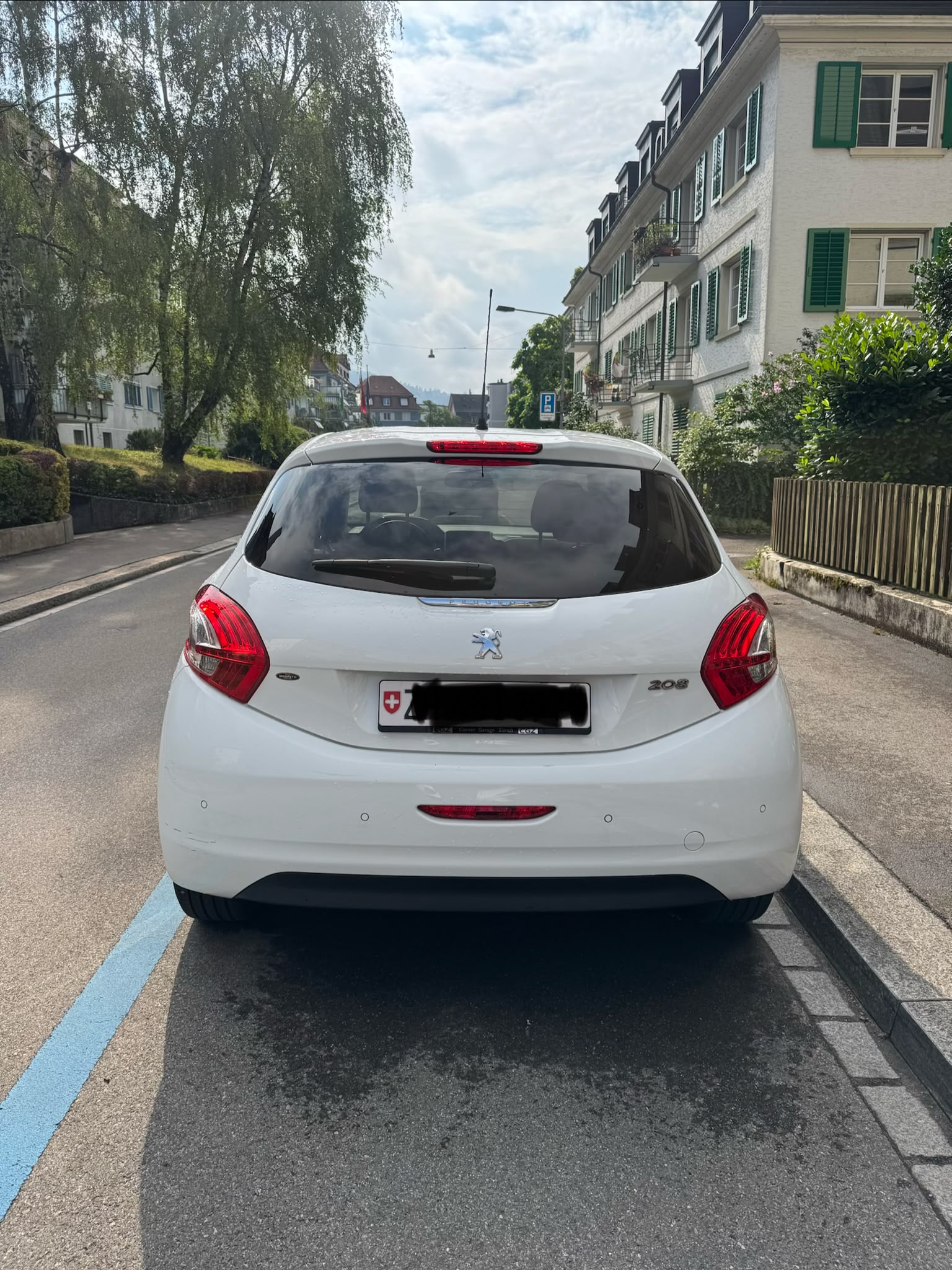 PEUGEOT 1.2 VTi Intuitive-image-2