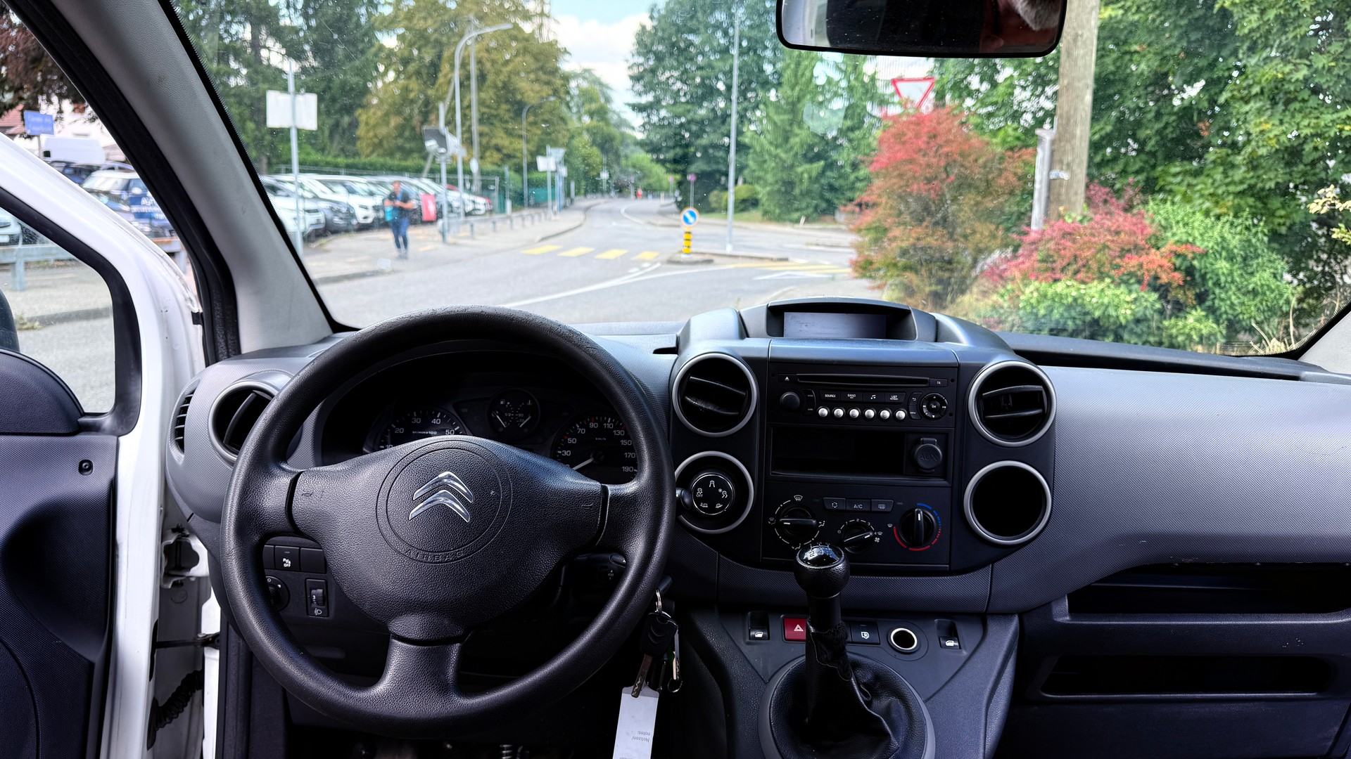 CITROEN Berlingo 1.6 BlueHDi 100 Attraction-image-12
