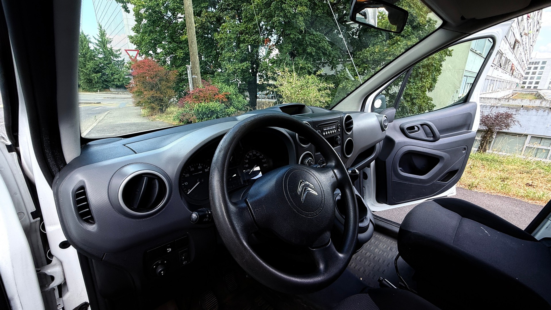 CITROEN Berlingo 1.6 BlueHDi 100 Attraction-image-13