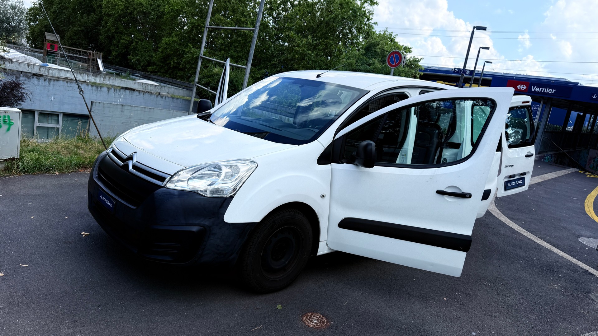 CITROEN Berlingo 1.6 BlueHDi 100 Attraction-image-10
