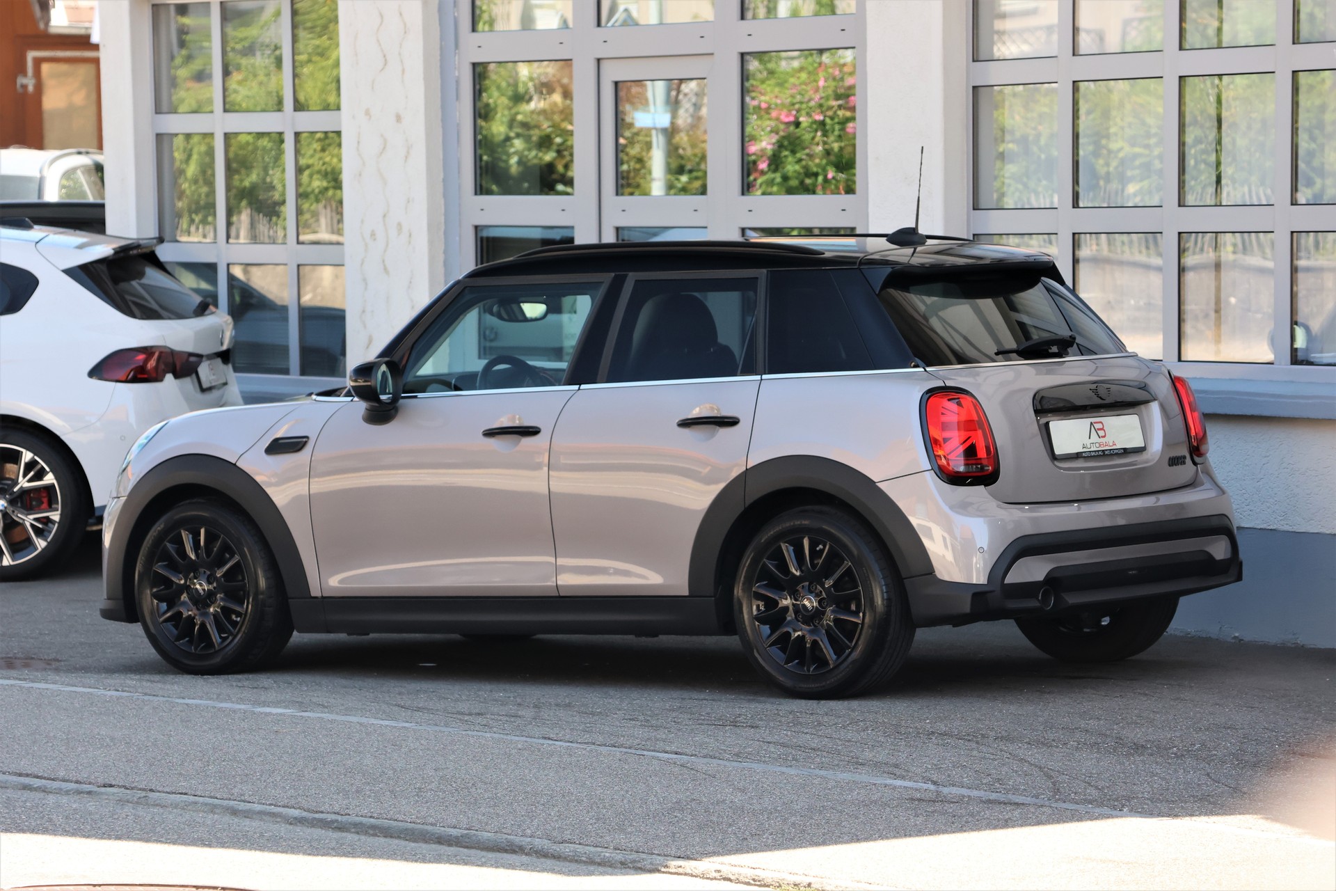 MINI Cooper (CH)-image-4