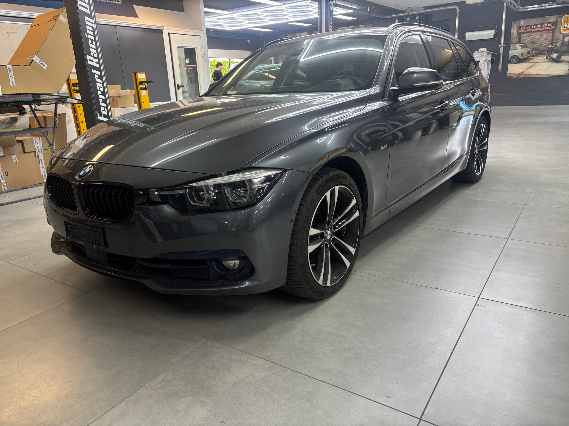 BMW 320d xDrive Touring Sport Line Steptronic-image-1