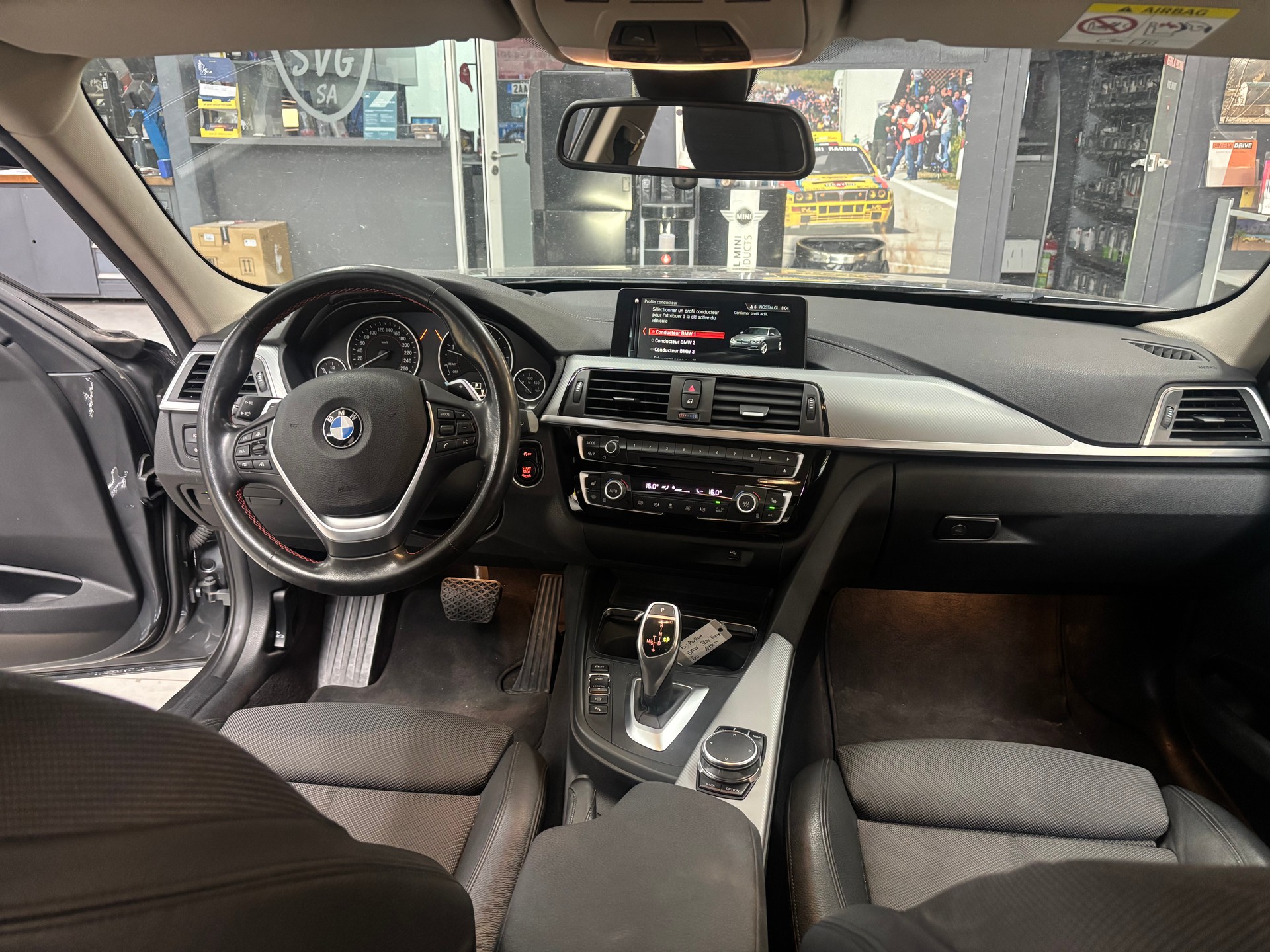 BMW 320d xDrive Touring Sport Line Steptronic-image-12