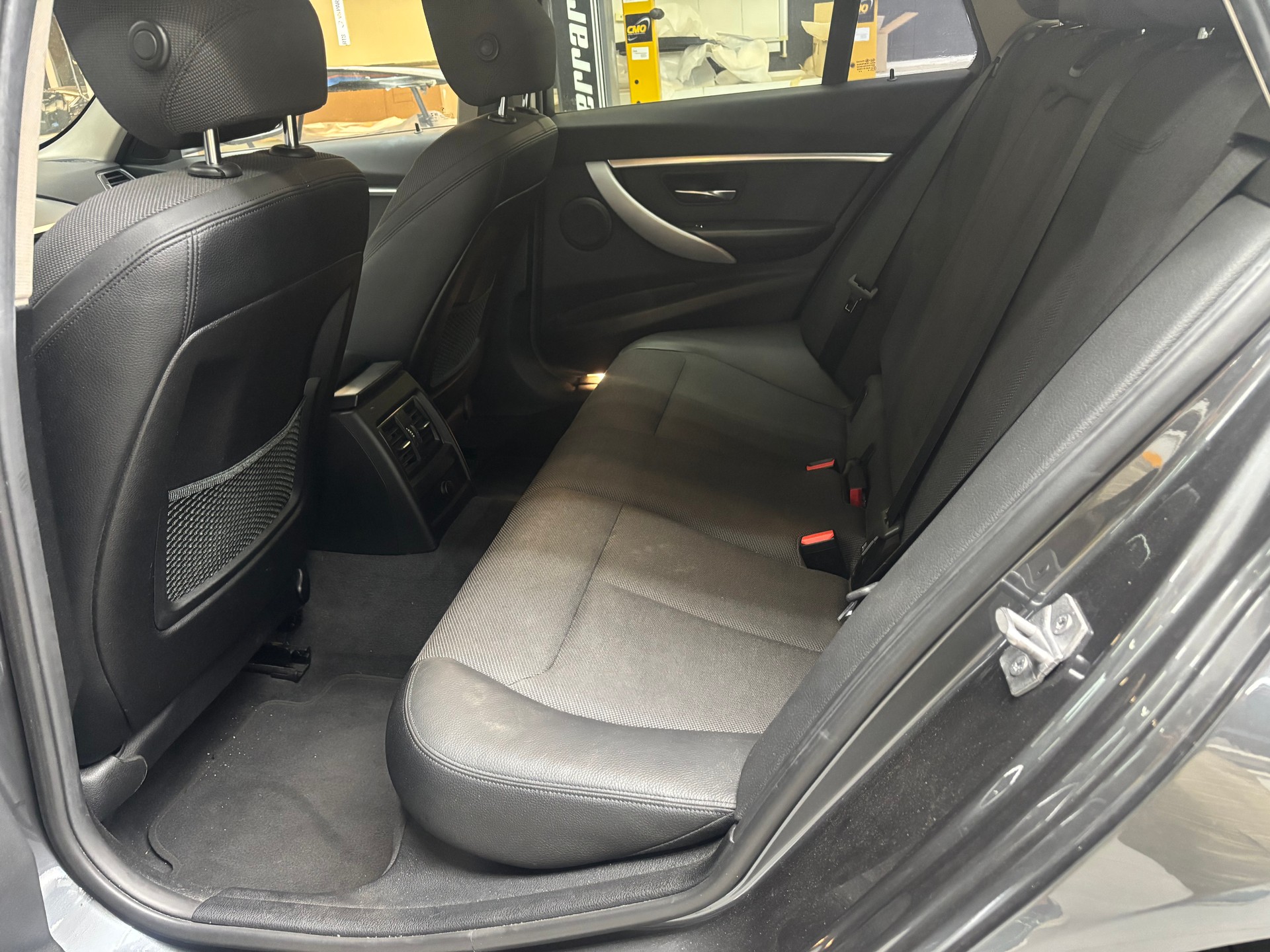 BMW 320d xDrive Touring Sport Line Steptronic-image-9