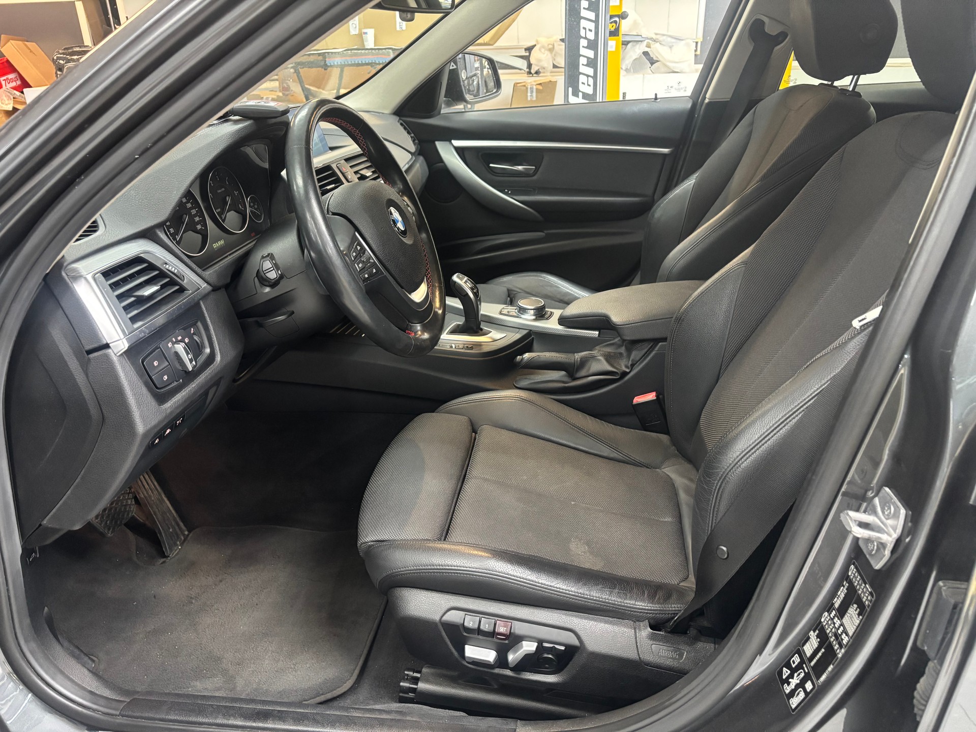 BMW 320d xDrive Touring Sport Line Steptronic-image-8