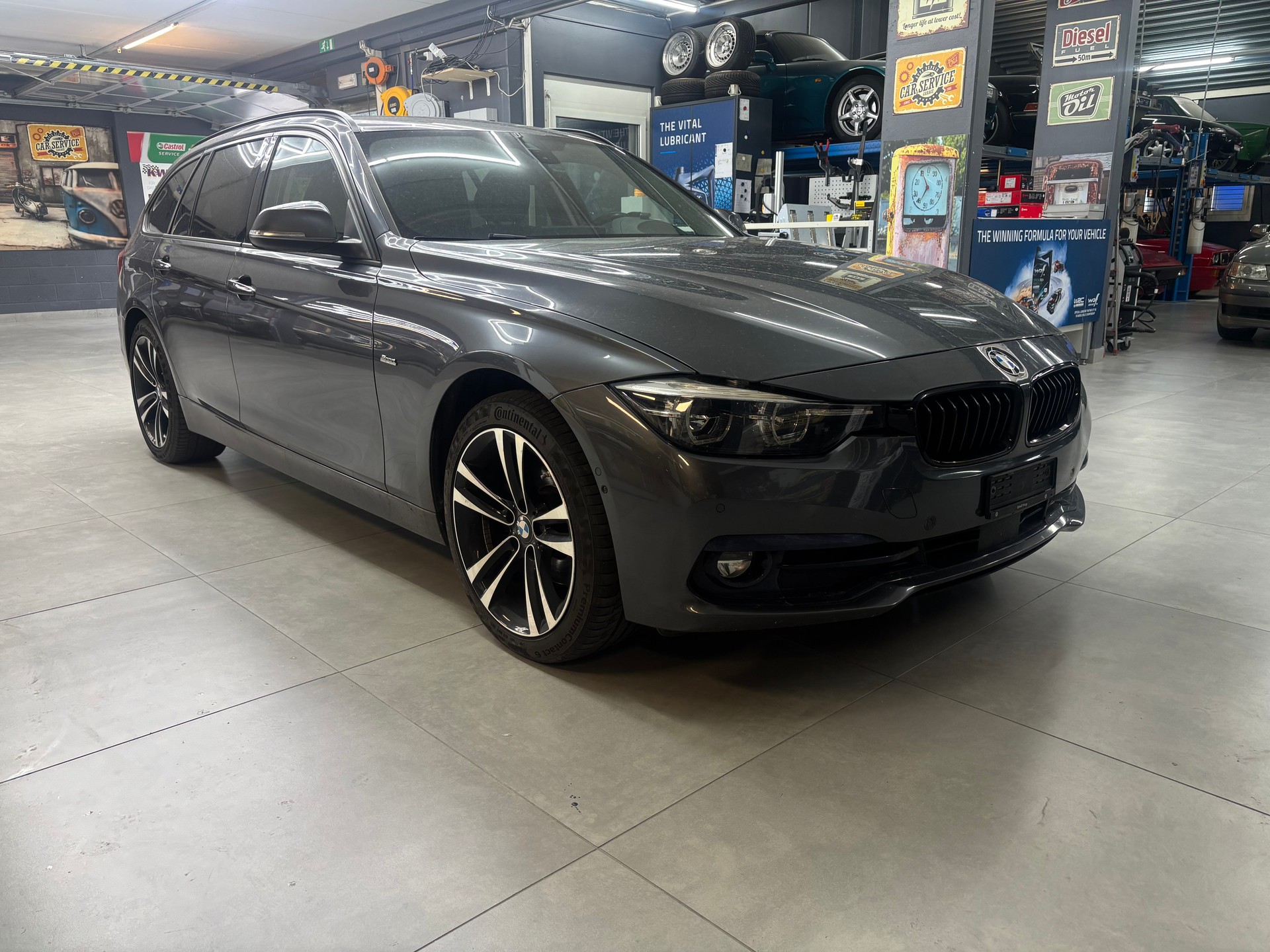 BMW 320d xDrive Touring Sport Line Steptronic-image-0