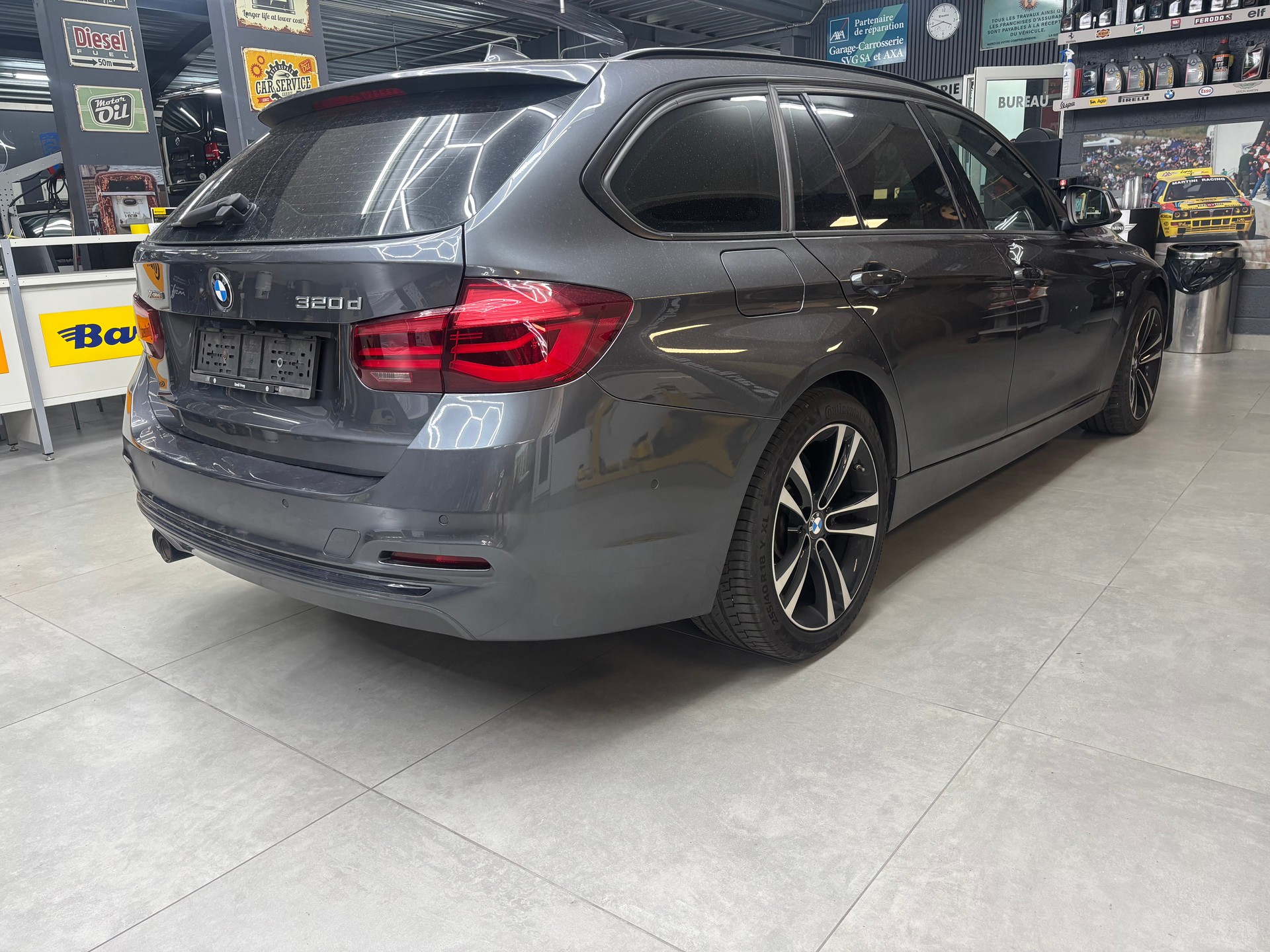 BMW 320d xDrive Touring Sport Line Steptronic-image-4