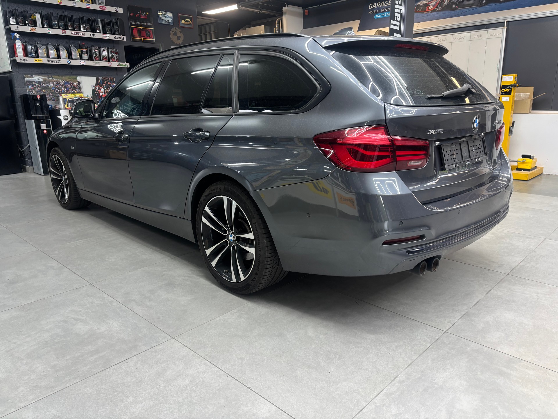 BMW 320d xDrive Touring Sport Line Steptronic-image-5
