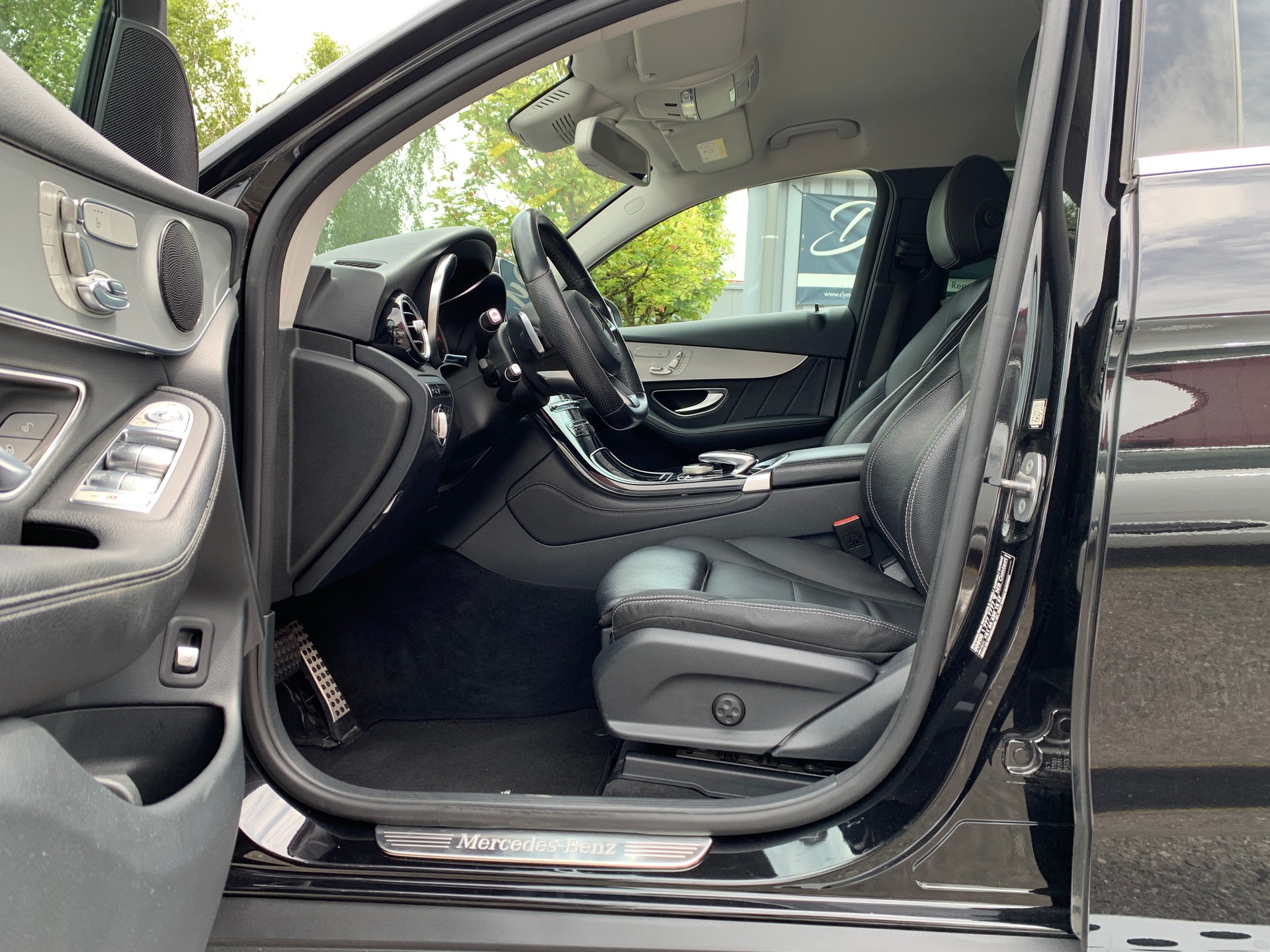 MERCEDES-BENZ GLC Coupé 250 AMG Line 4Matic 9G-Tronic-image-6