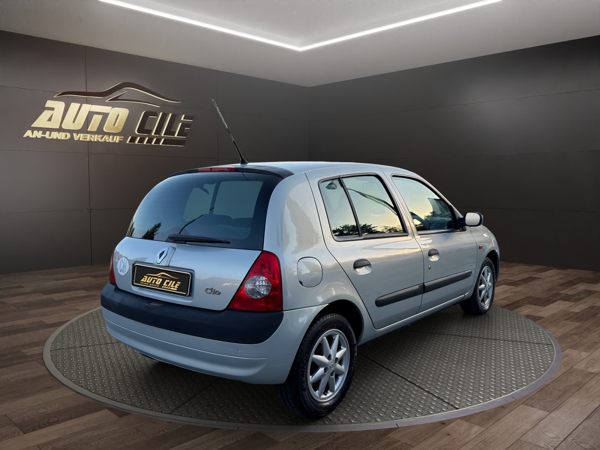 RENAULT Clio 1.4 16V Dynamique Luxe-image-7