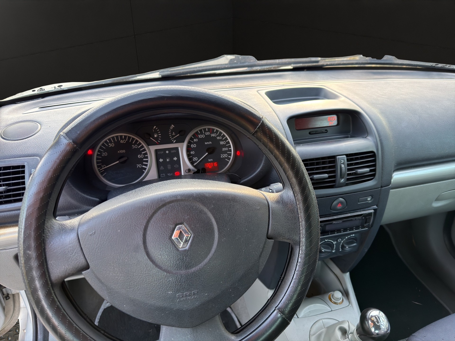 RENAULT Clio 1.4 16V Dynamique Luxe-image-10