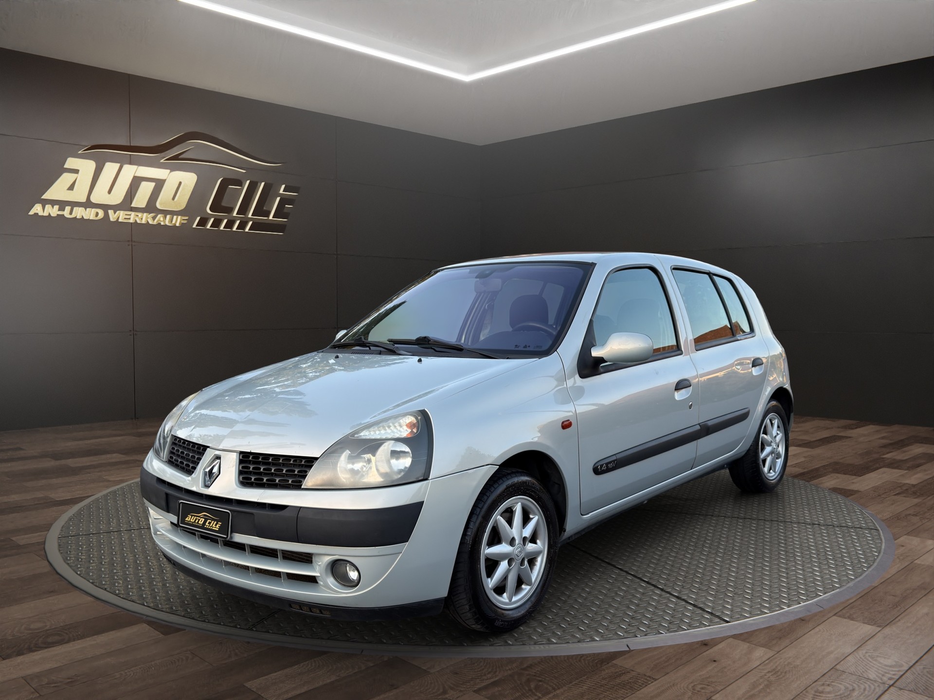 RENAULT Clio 1.4 16V Dynamique Luxe-image-0