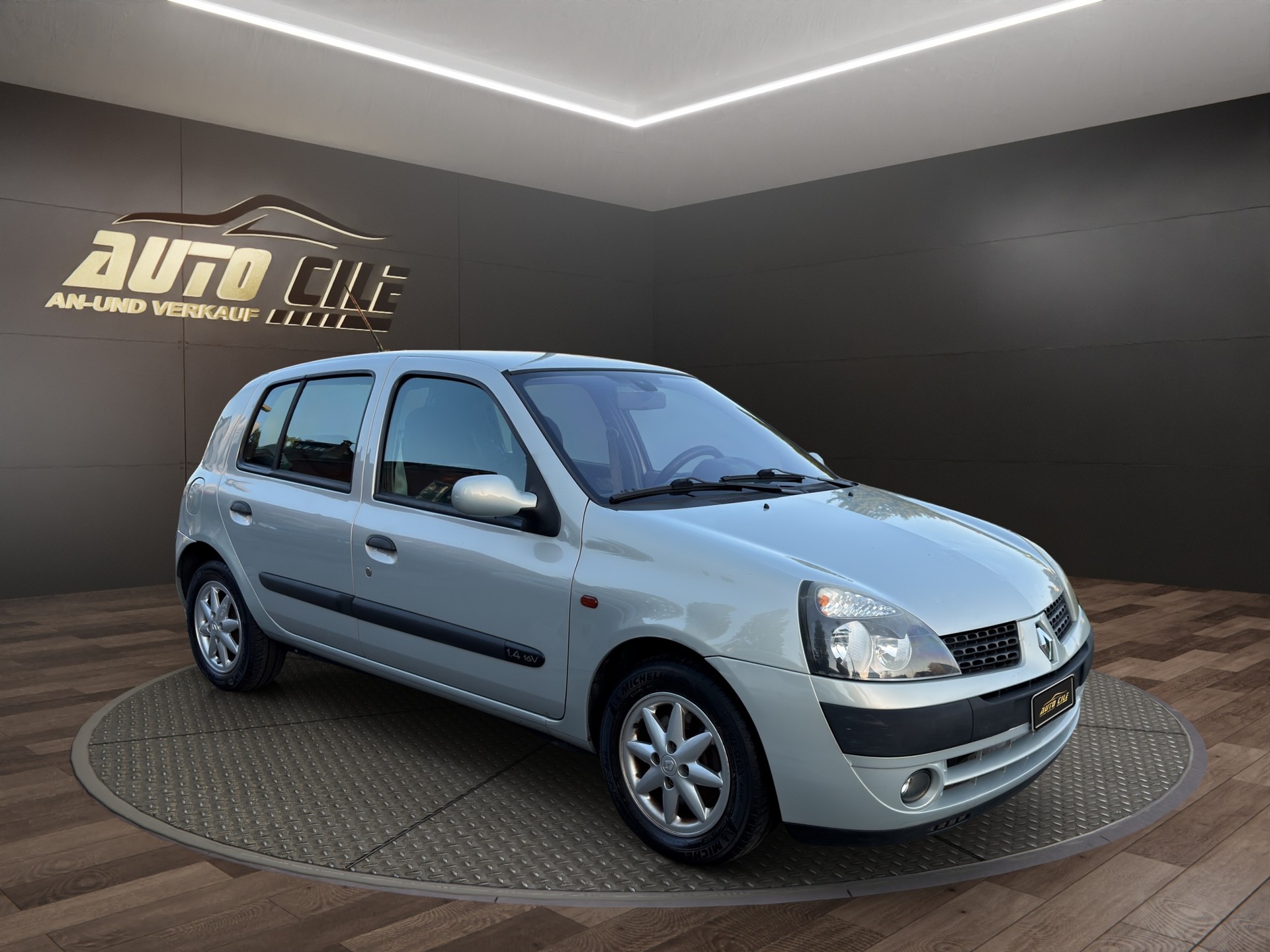 RENAULT Clio 1.4 16V Dynamique Luxe-image-2