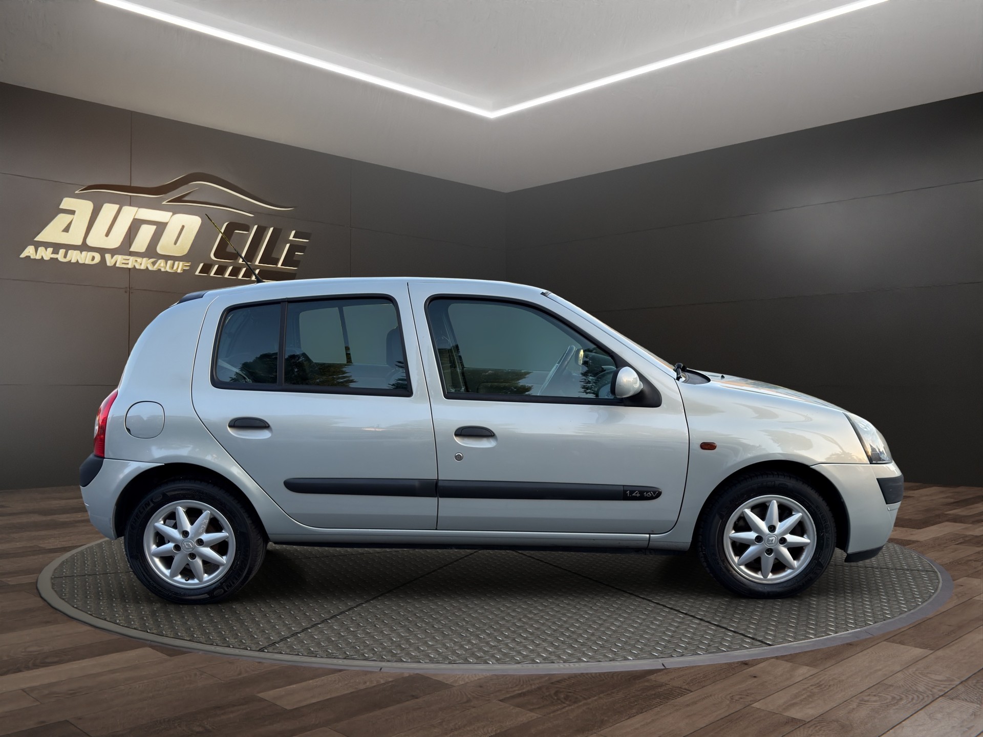 RENAULT Clio 1.4 16V Dynamique Luxe-image-4