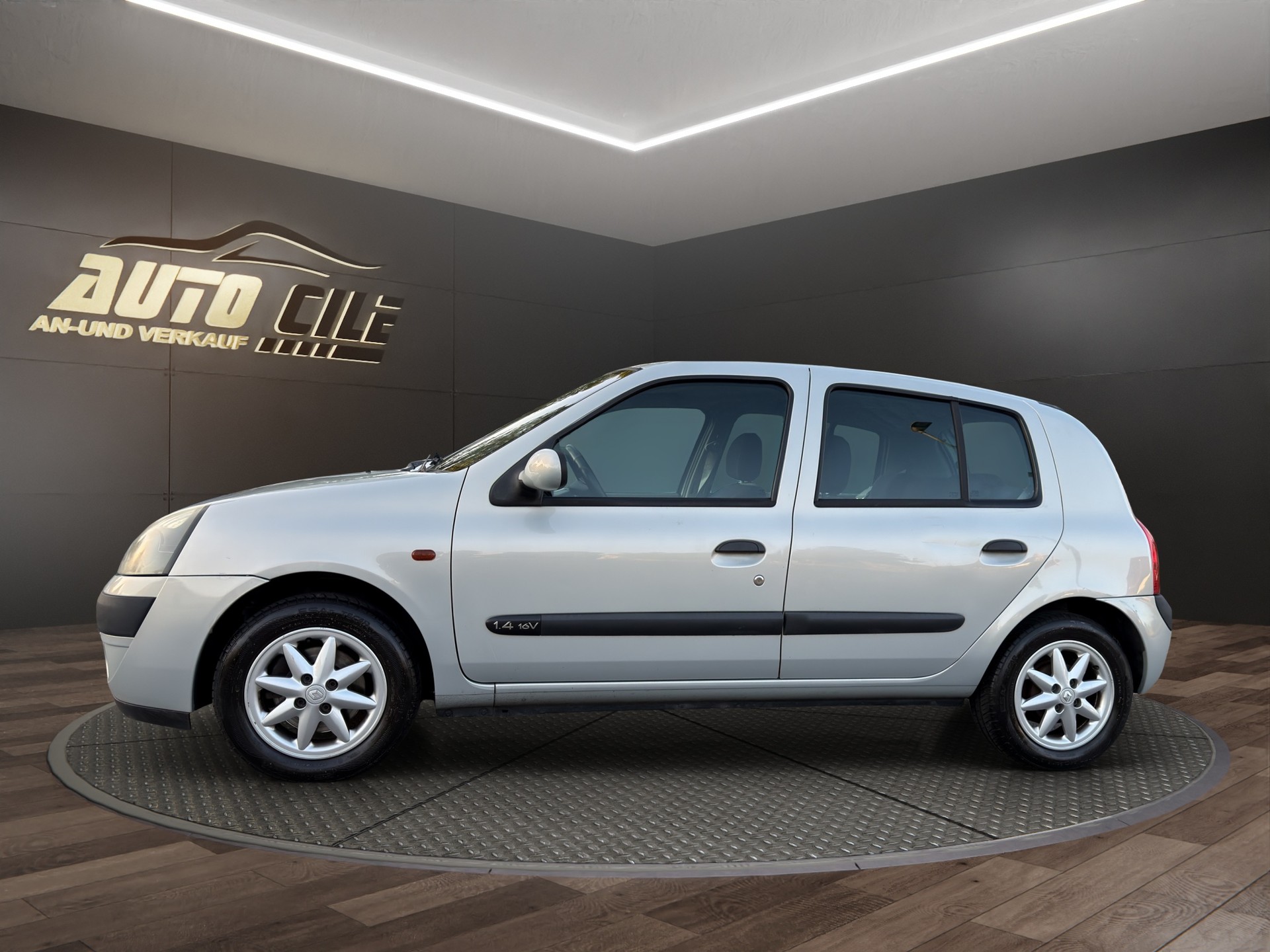 RENAULT Clio 1.4 16V Dynamique Luxe-image-3