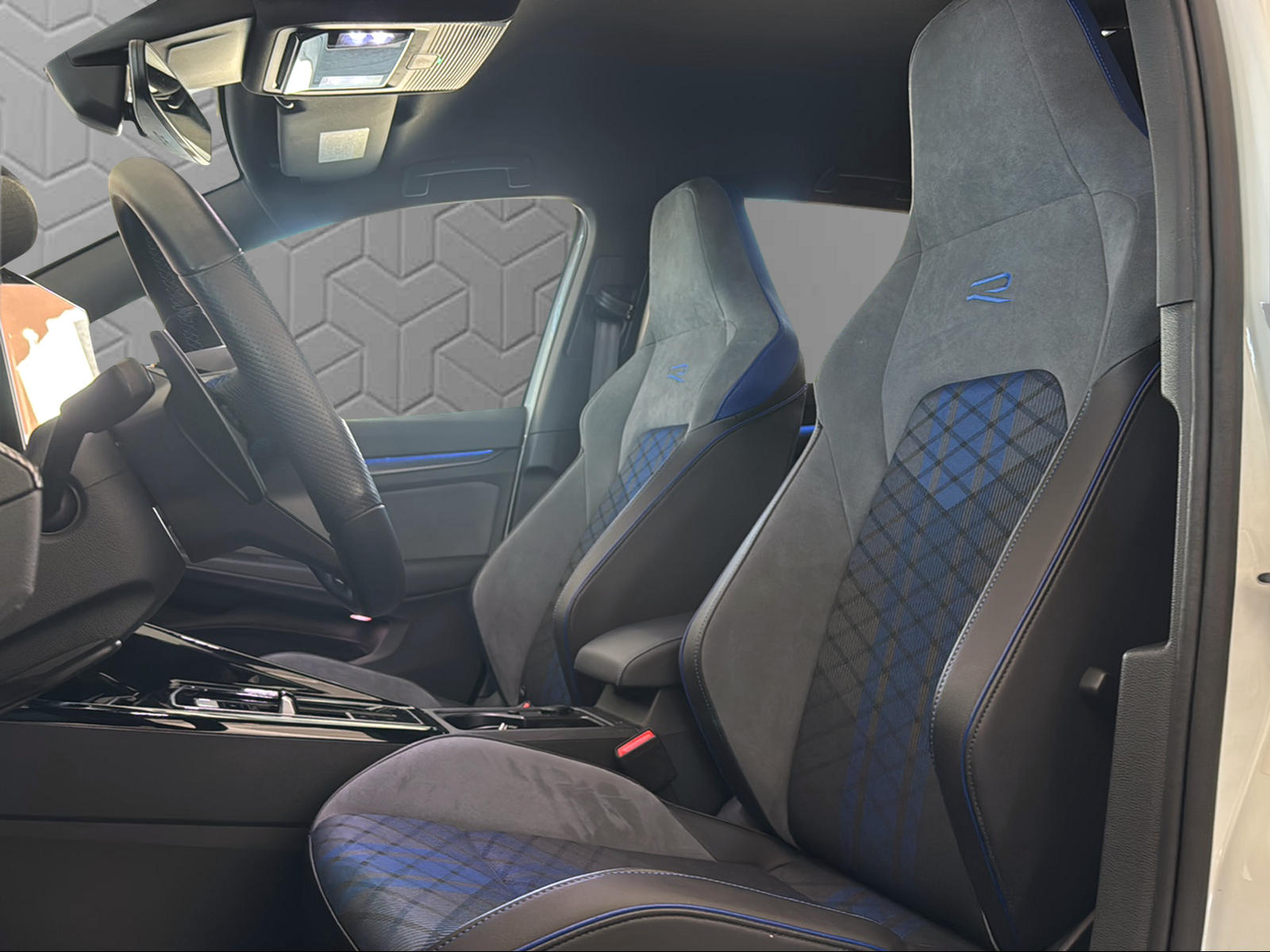 VW Golf 2.0 TSI R Black Edition DSG 4 Motion-image-10
