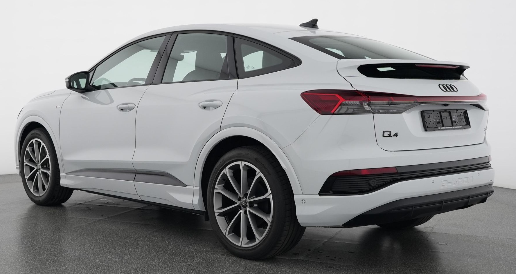AUDI Q4 Sportback e-tron 45 Edition Swiss Ski quattro mit Anhängerkupplung-image-2