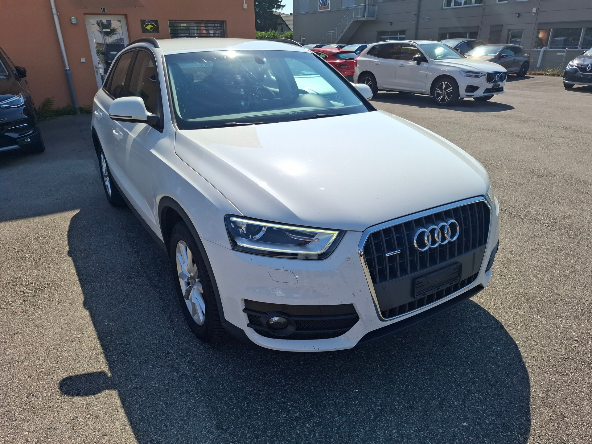 AUDI Q3 2.0 TDI quattro-image-2