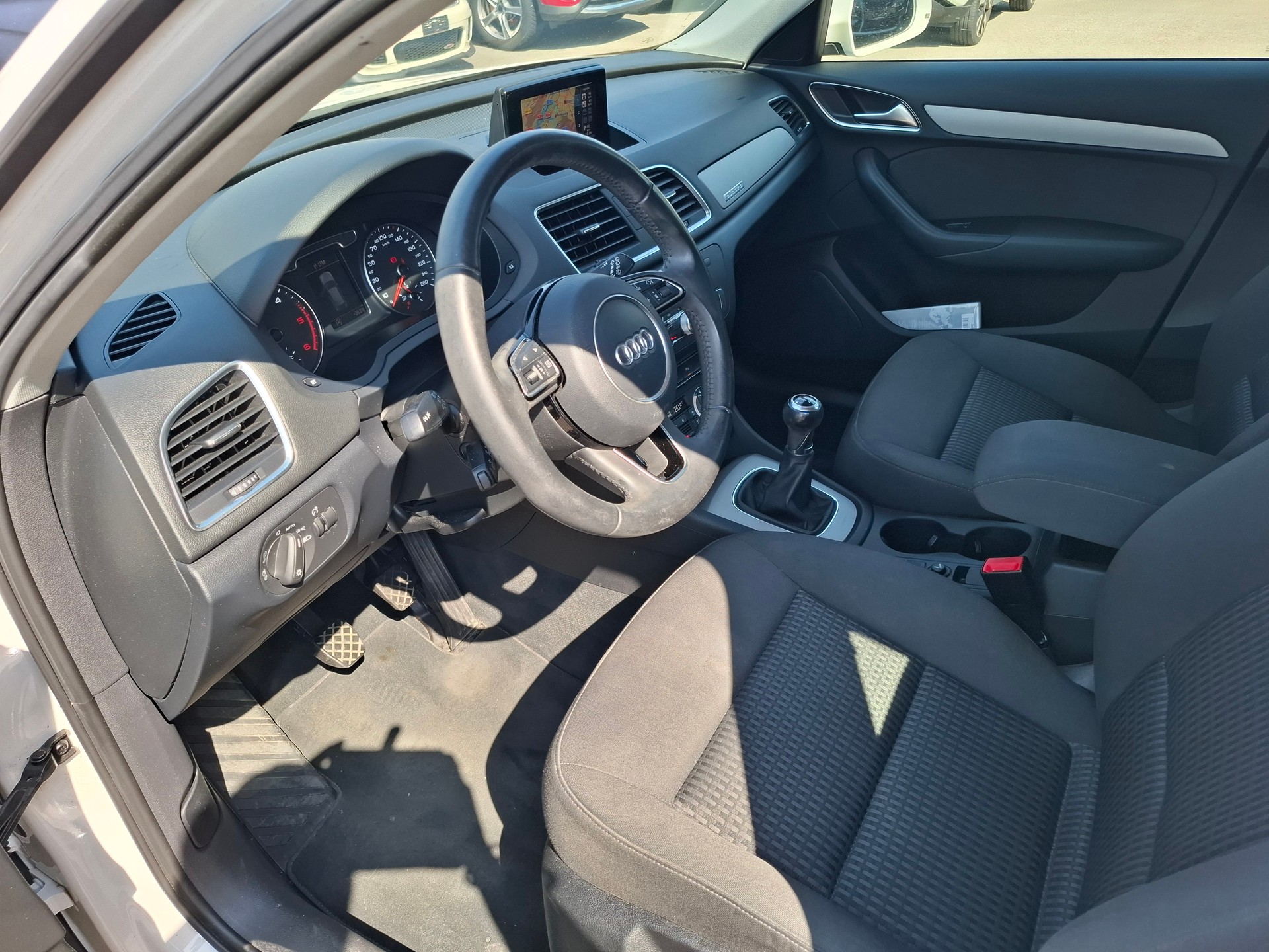 AUDI Q3 2.0 TDI quattro-image-7