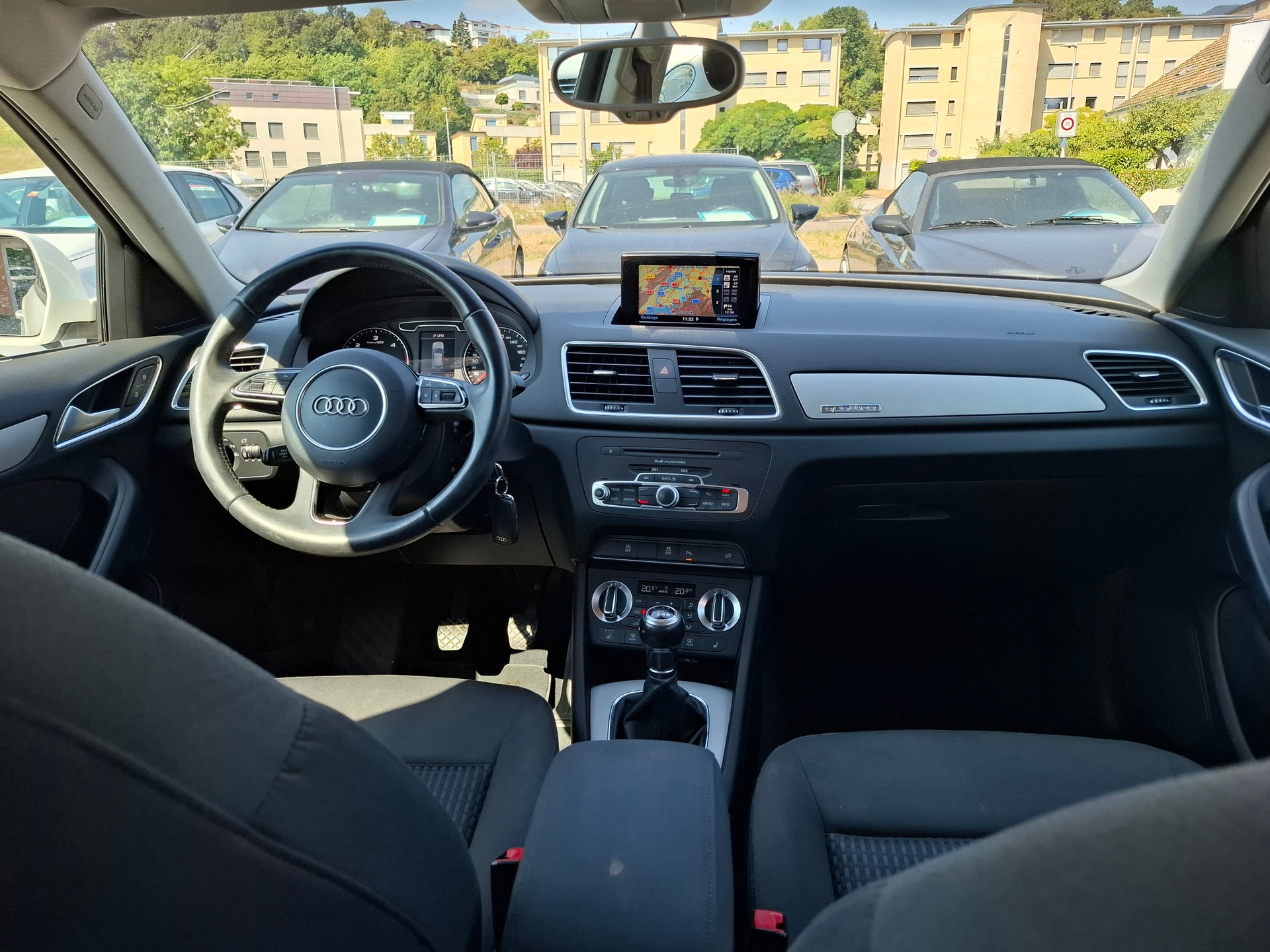 AUDI Q3 2.0 TDI quattro-image-9