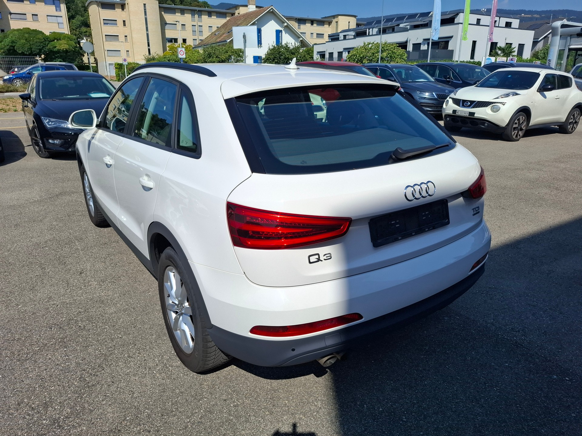 AUDI Q3 2.0 TDI quattro-image-3