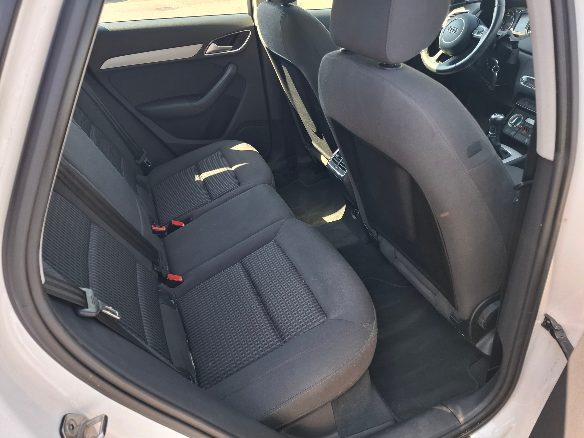 AUDI Q3 2.0 TDI quattro-image-8