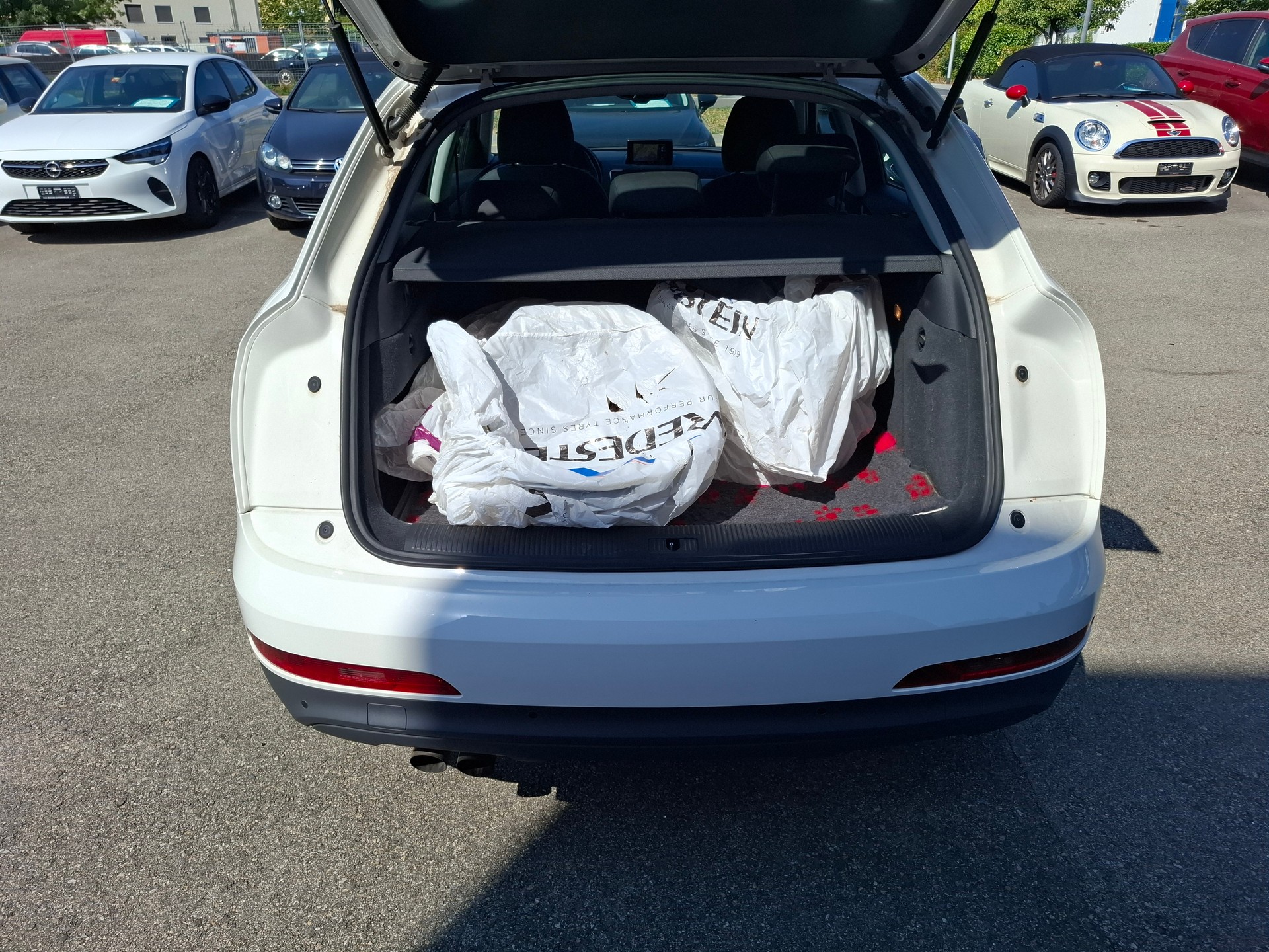 AUDI Q3 2.0 TDI quattro-image-11