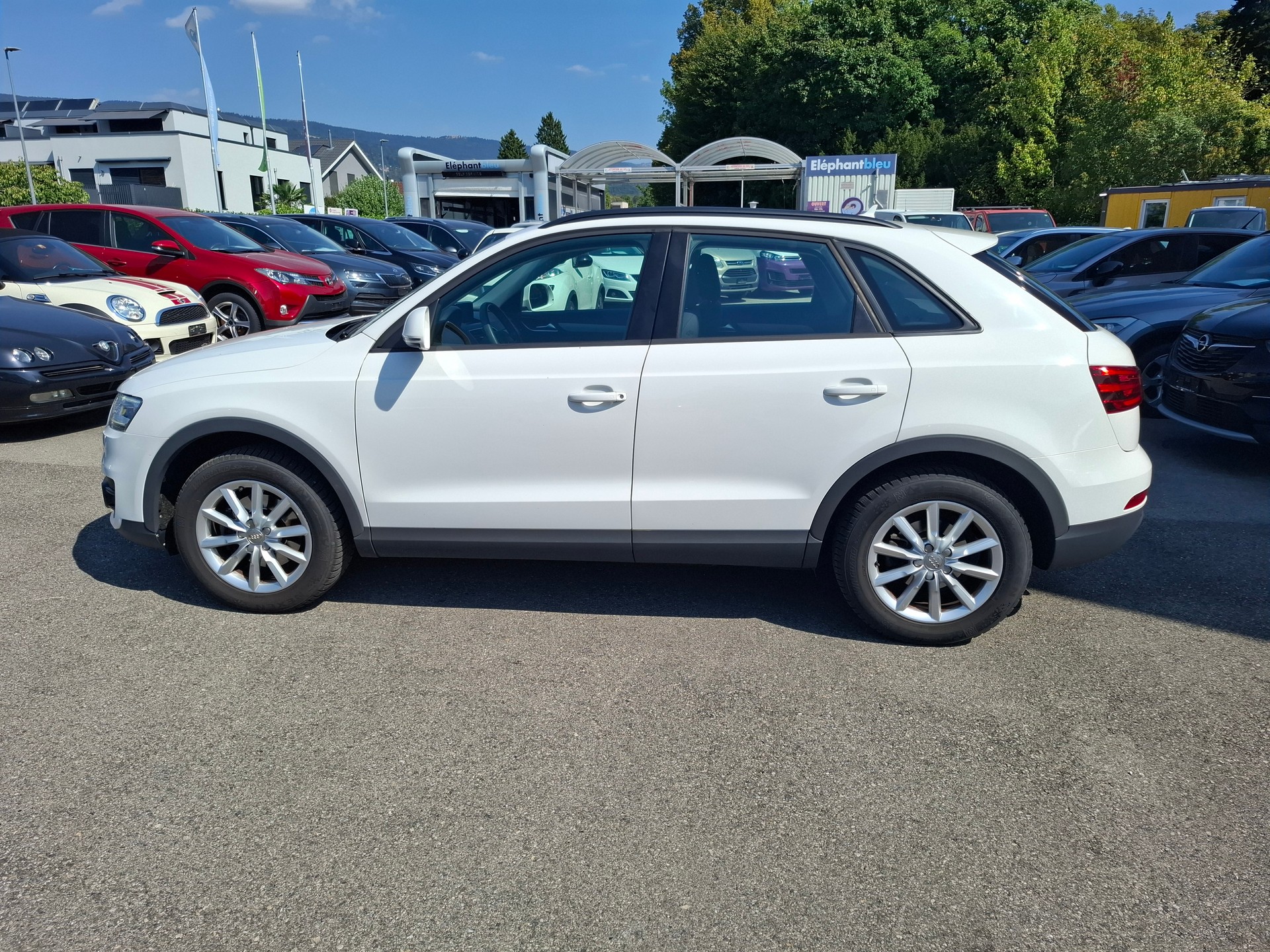 AUDI Q3 2.0 TDI quattro-image-4