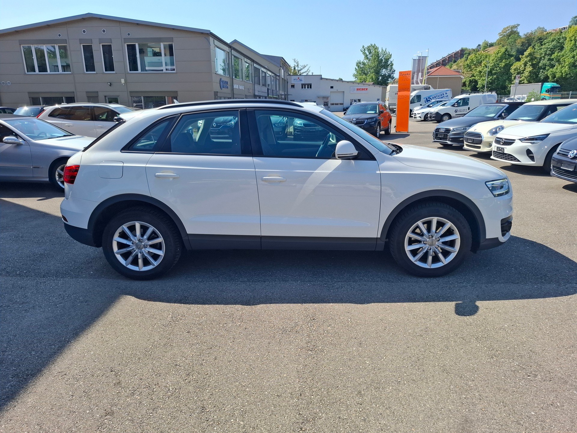 AUDI Q3 2.0 TDI quattro-image-5
