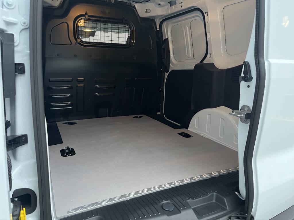 FORD E-Transit Courier Van Trend-image-18