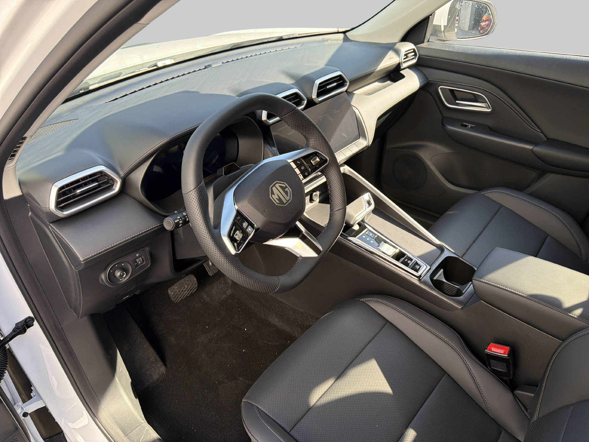 MG ZS 1.5 Hybrid+ Luxury-image-5