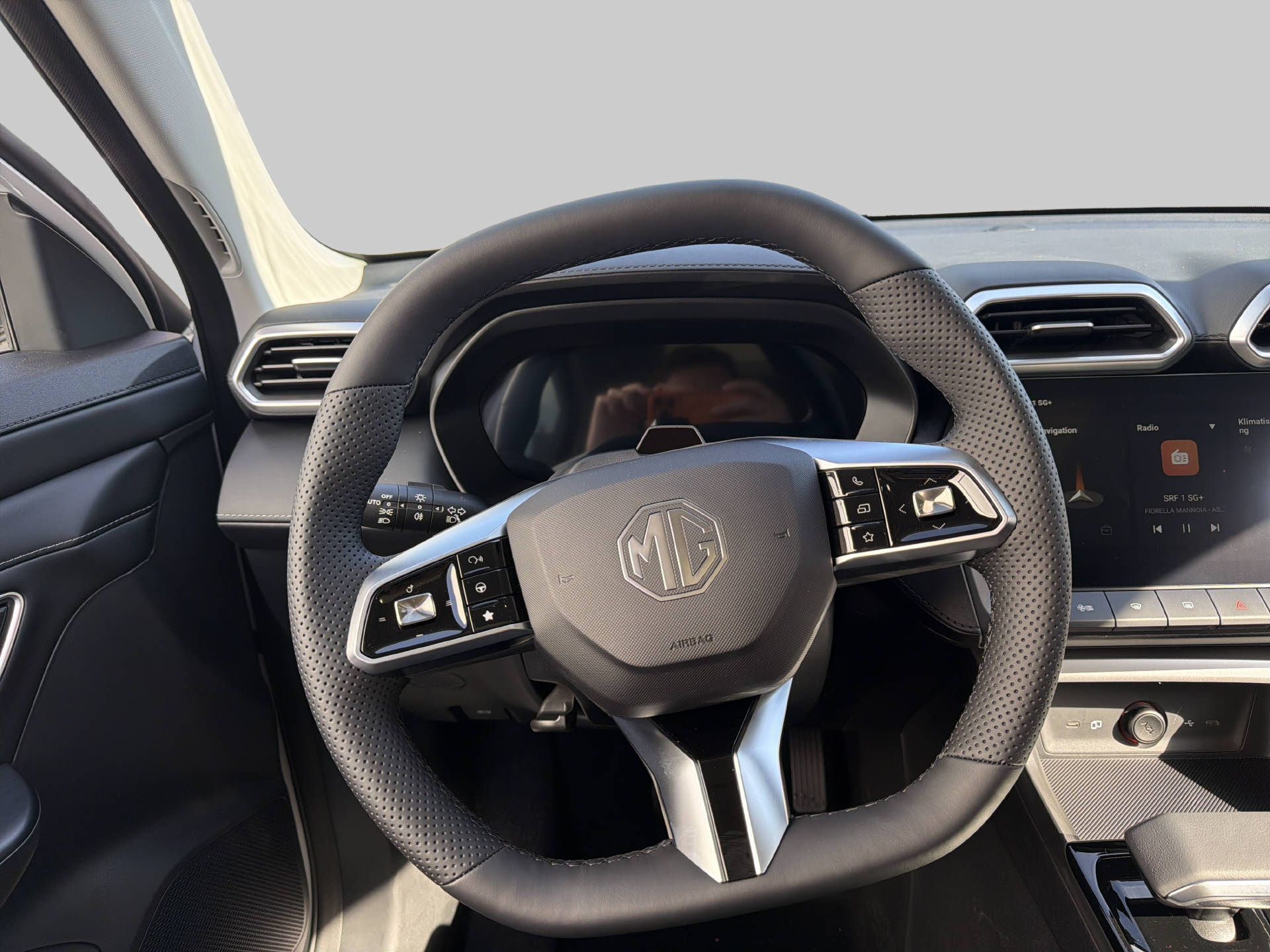 MG ZS 1.5 Hybrid+ Luxury-image-7