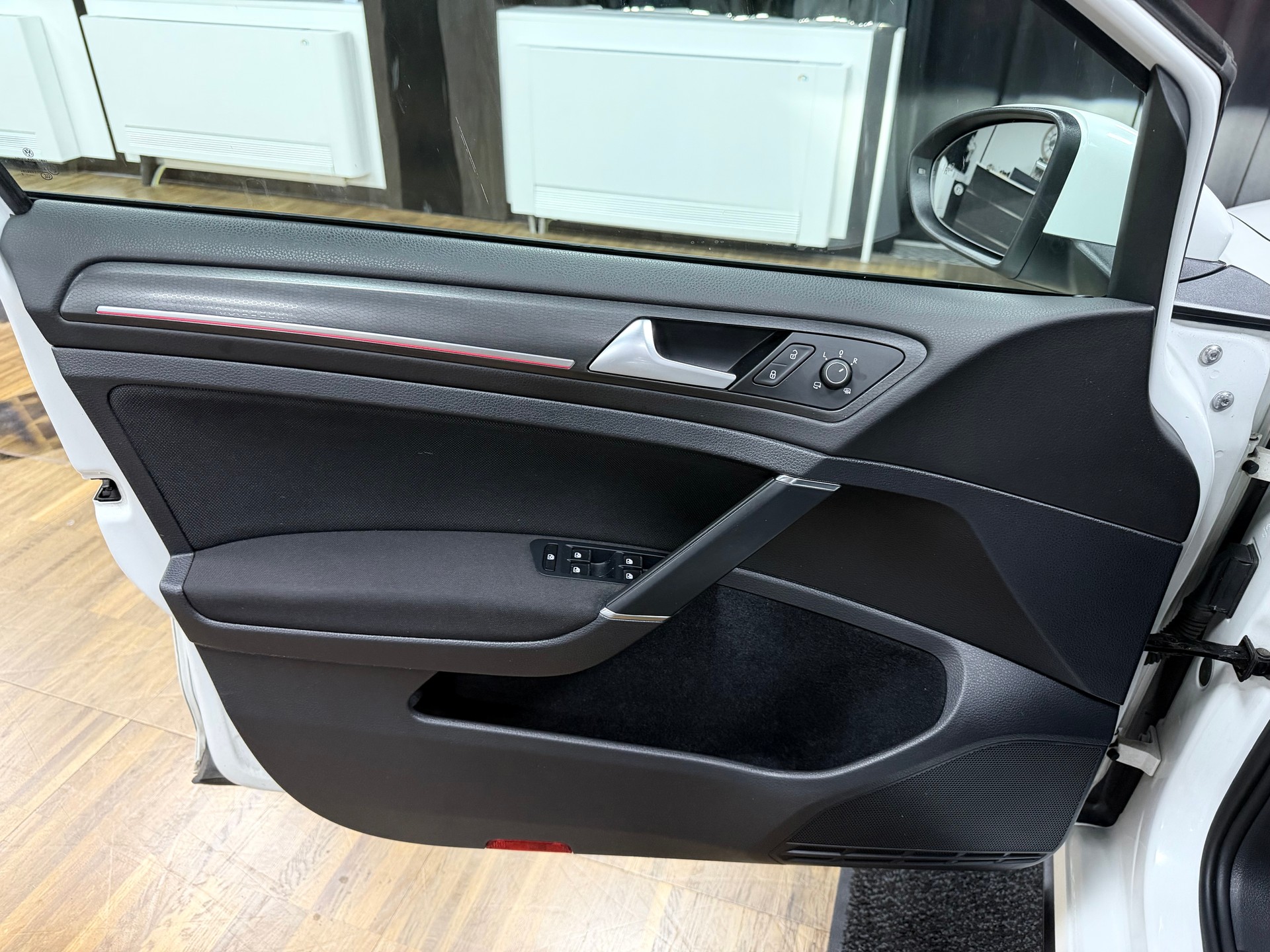 VW Golf 2.0 TSI GTI DSG-image-11