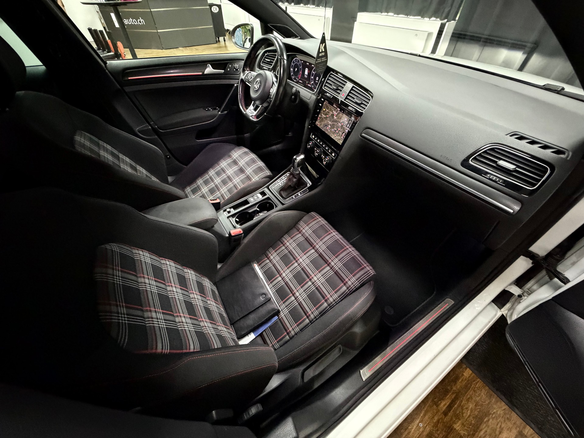 VW Golf 2.0 TSI GTI DSG-image-28