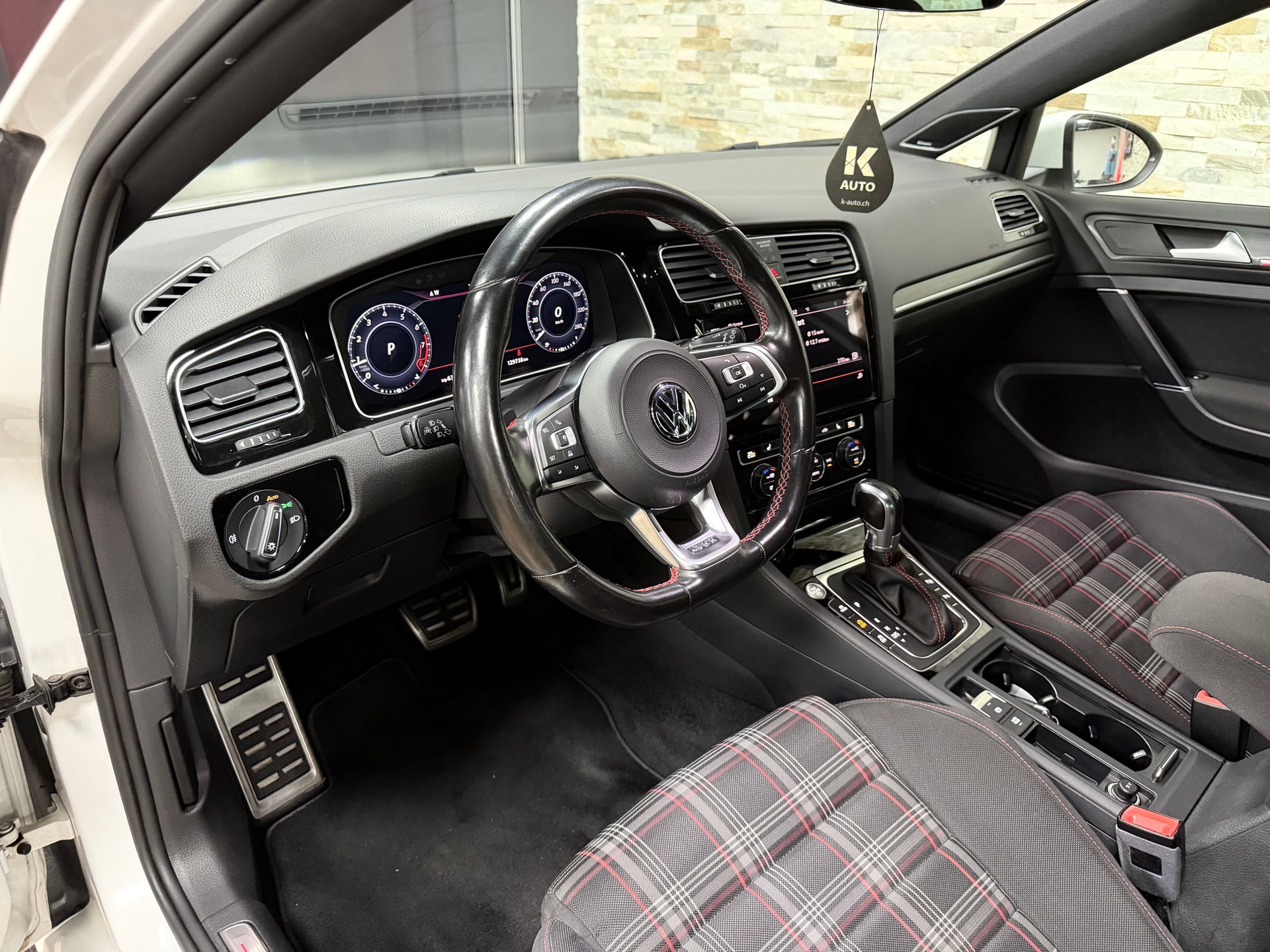 VW Golf 2.0 TSI GTI DSG-image-14