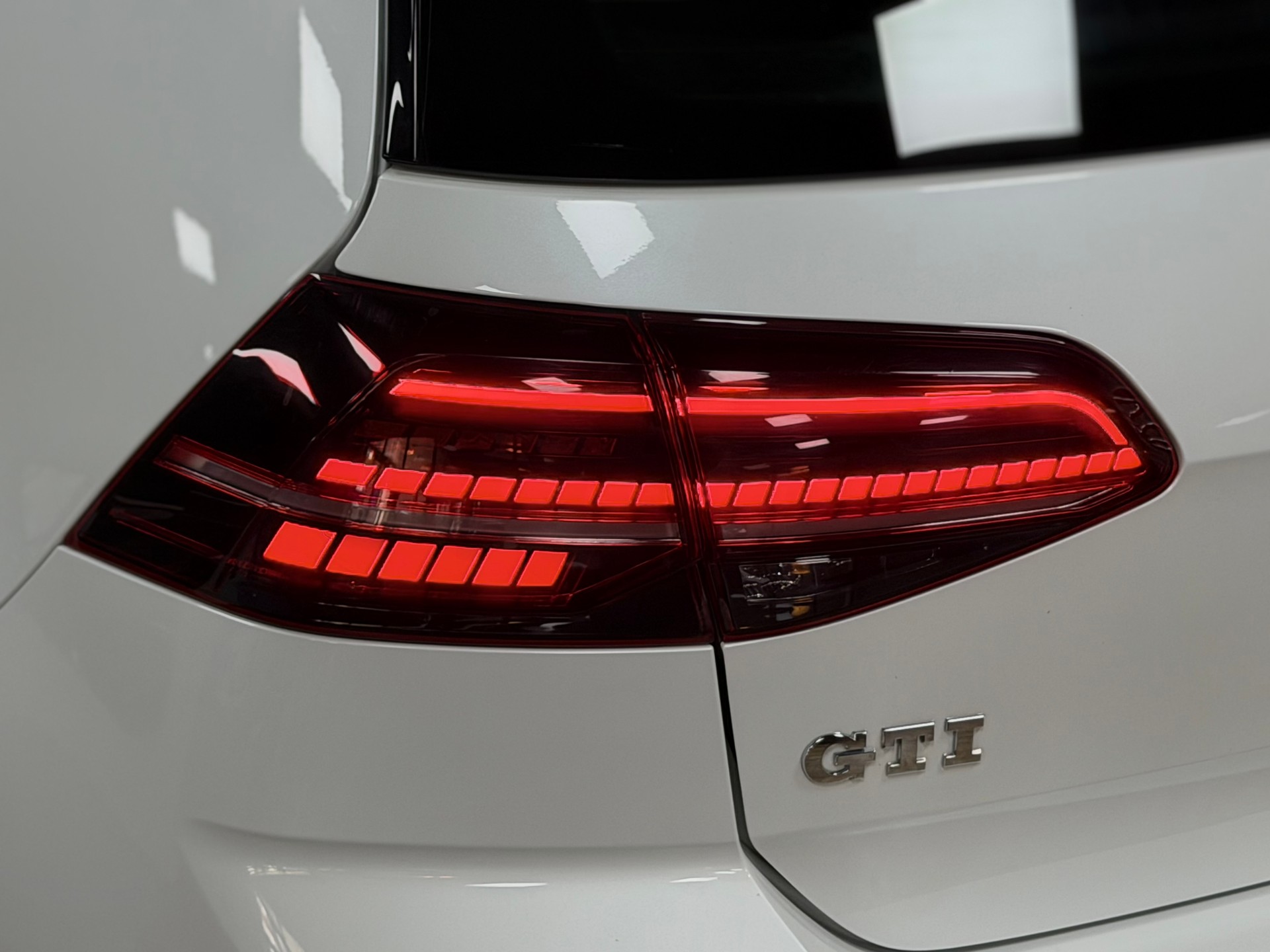 VW Golf 2.0 TSI GTI DSG-image-8