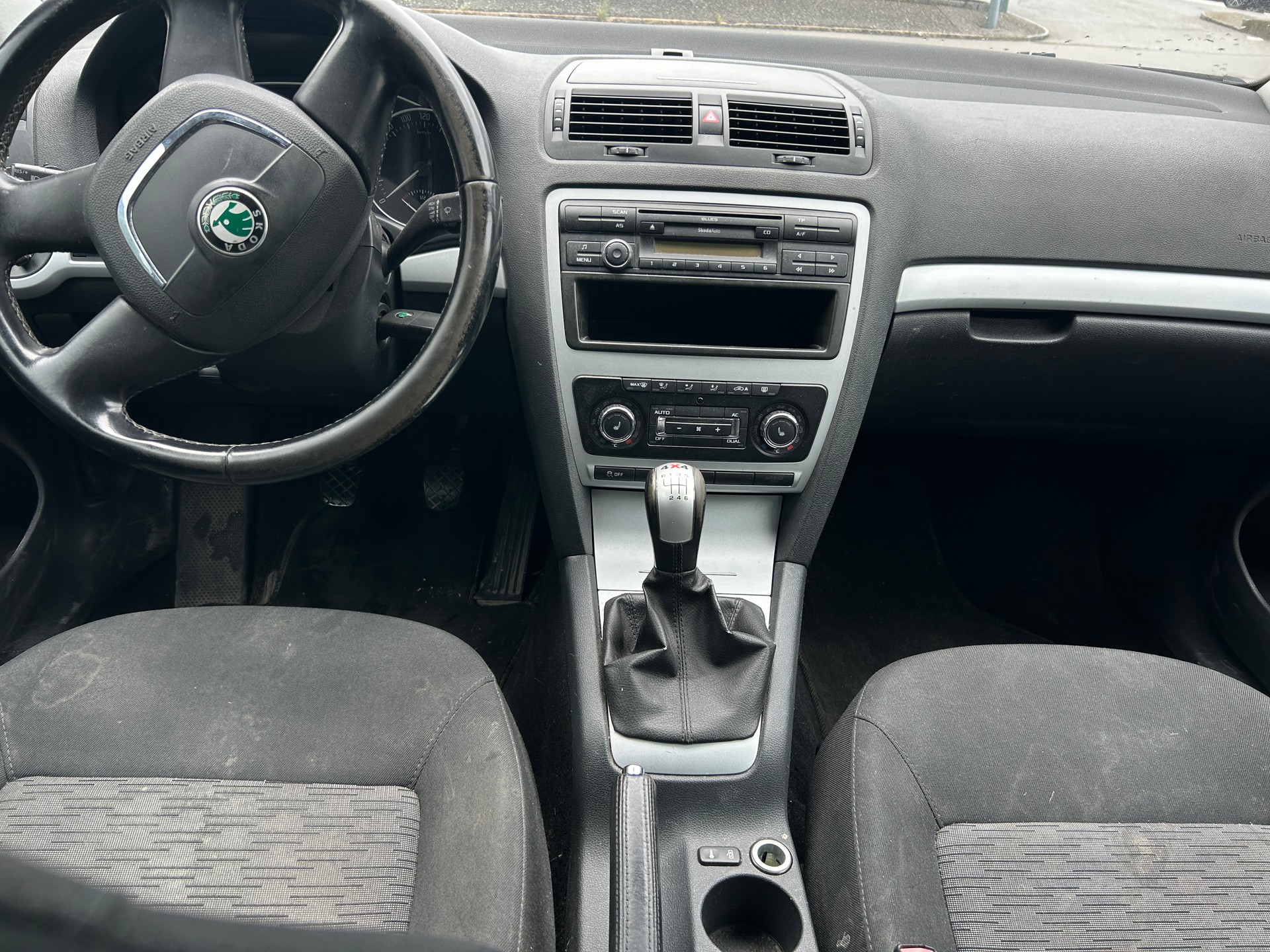 SKODA Octavia Combi 1.8 TSI Swiss Adventure 4x4-image-12