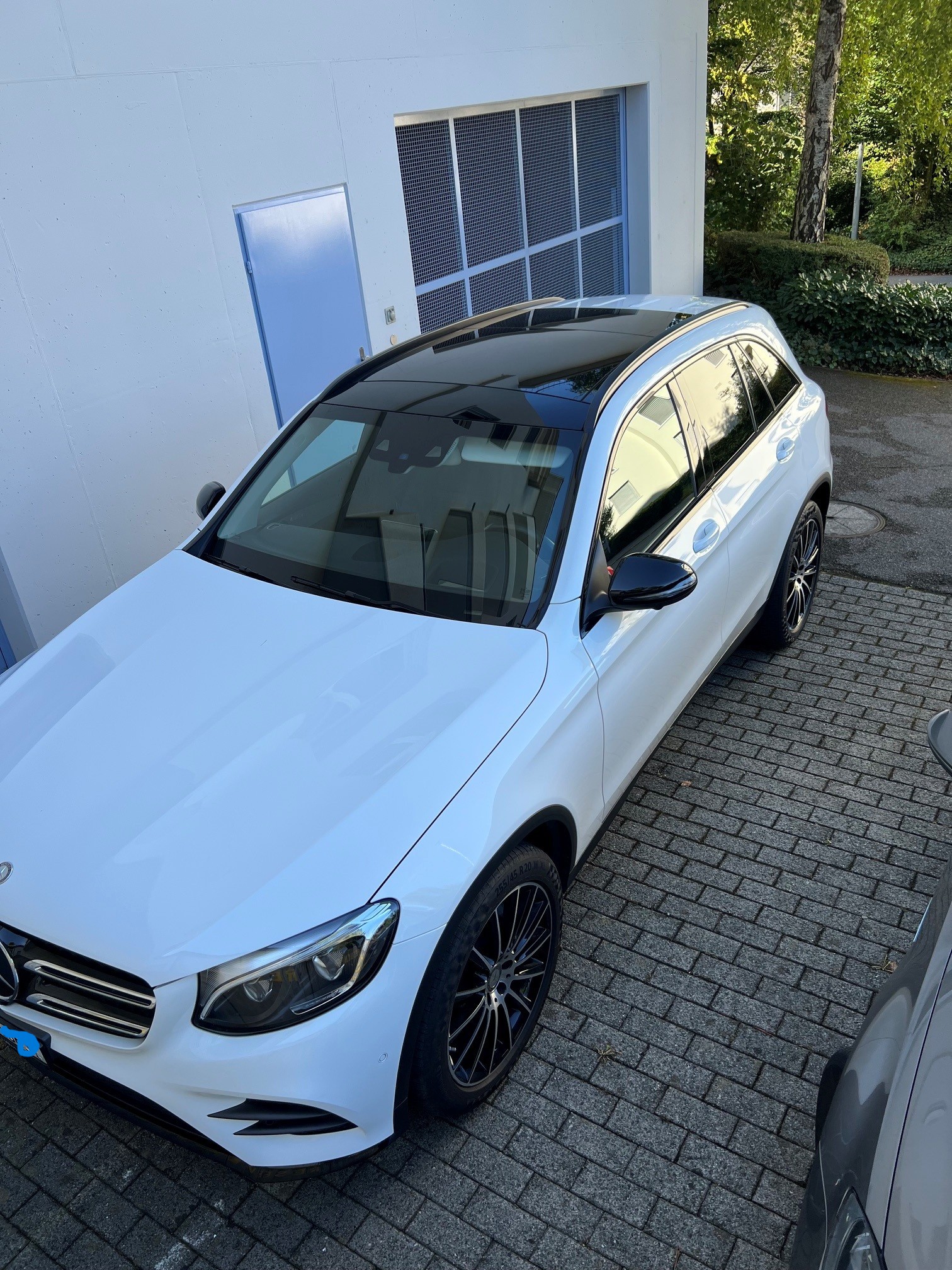 MERCEDES-BENZ GLC 250 d AMG Line 4m-image-4