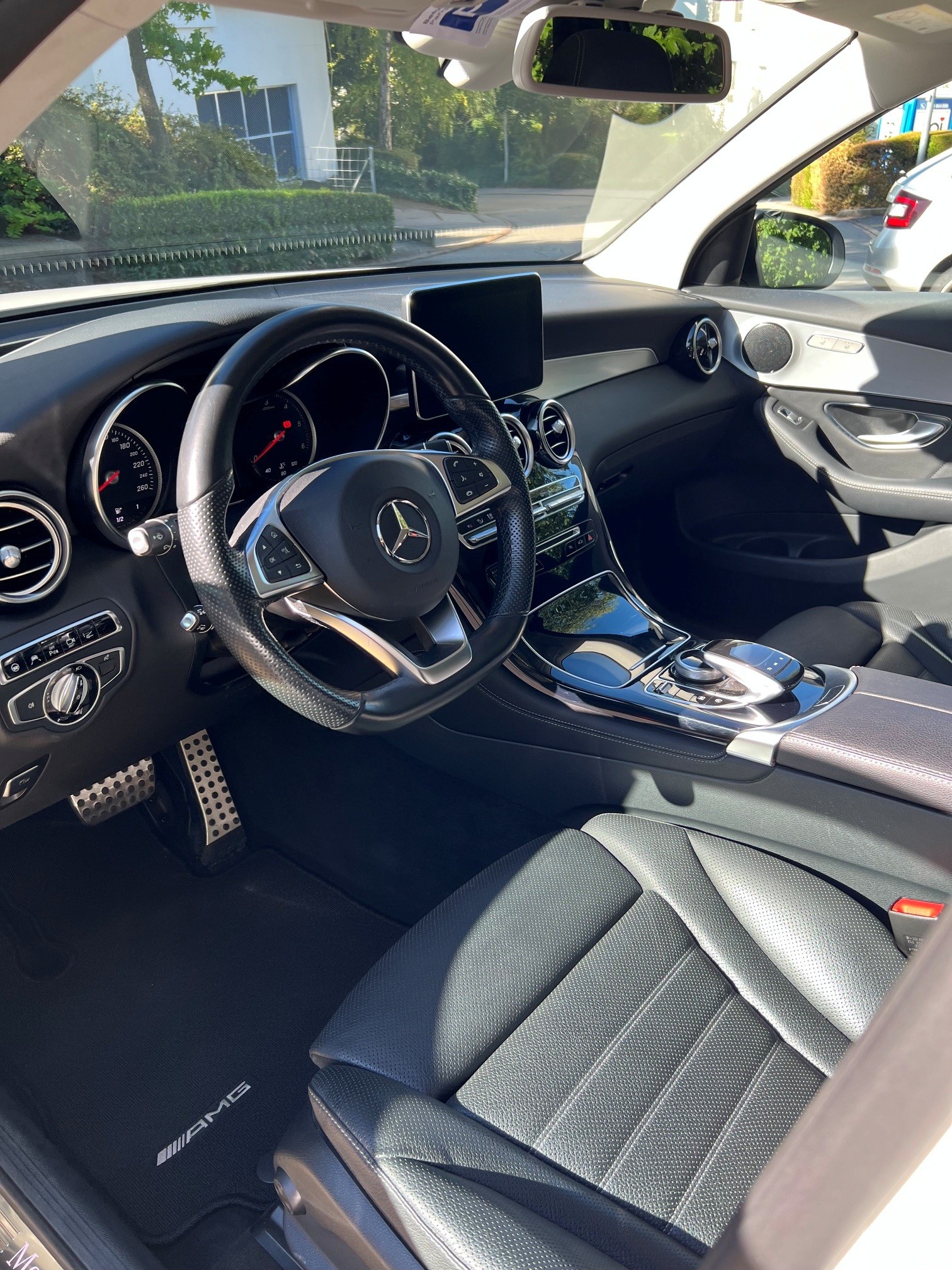 MERCEDES-BENZ GLC 250 d AMG Line 4m-image-3