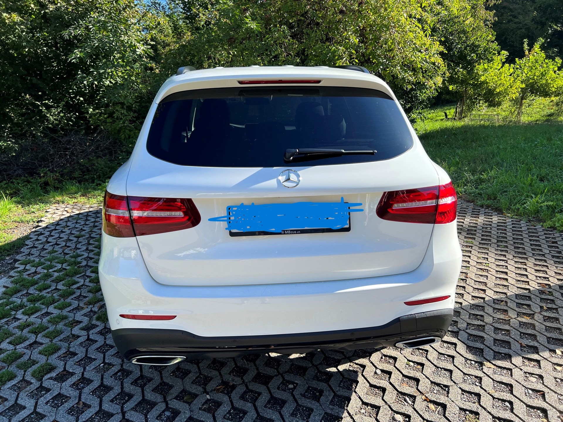 MERCEDES-BENZ GLC 250 d AMG Line 4m-image-2