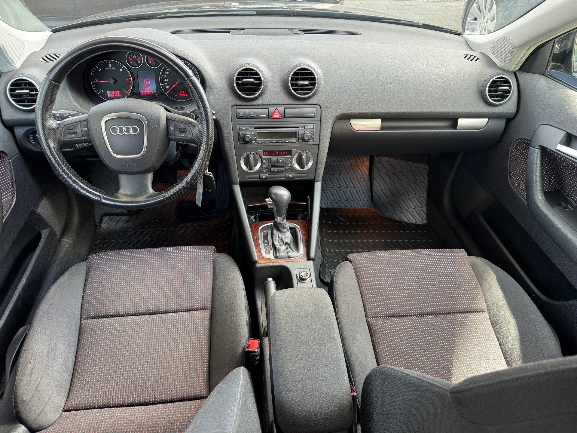 AUDI A3 Sportback 2.0 TDI Ambition-image-6