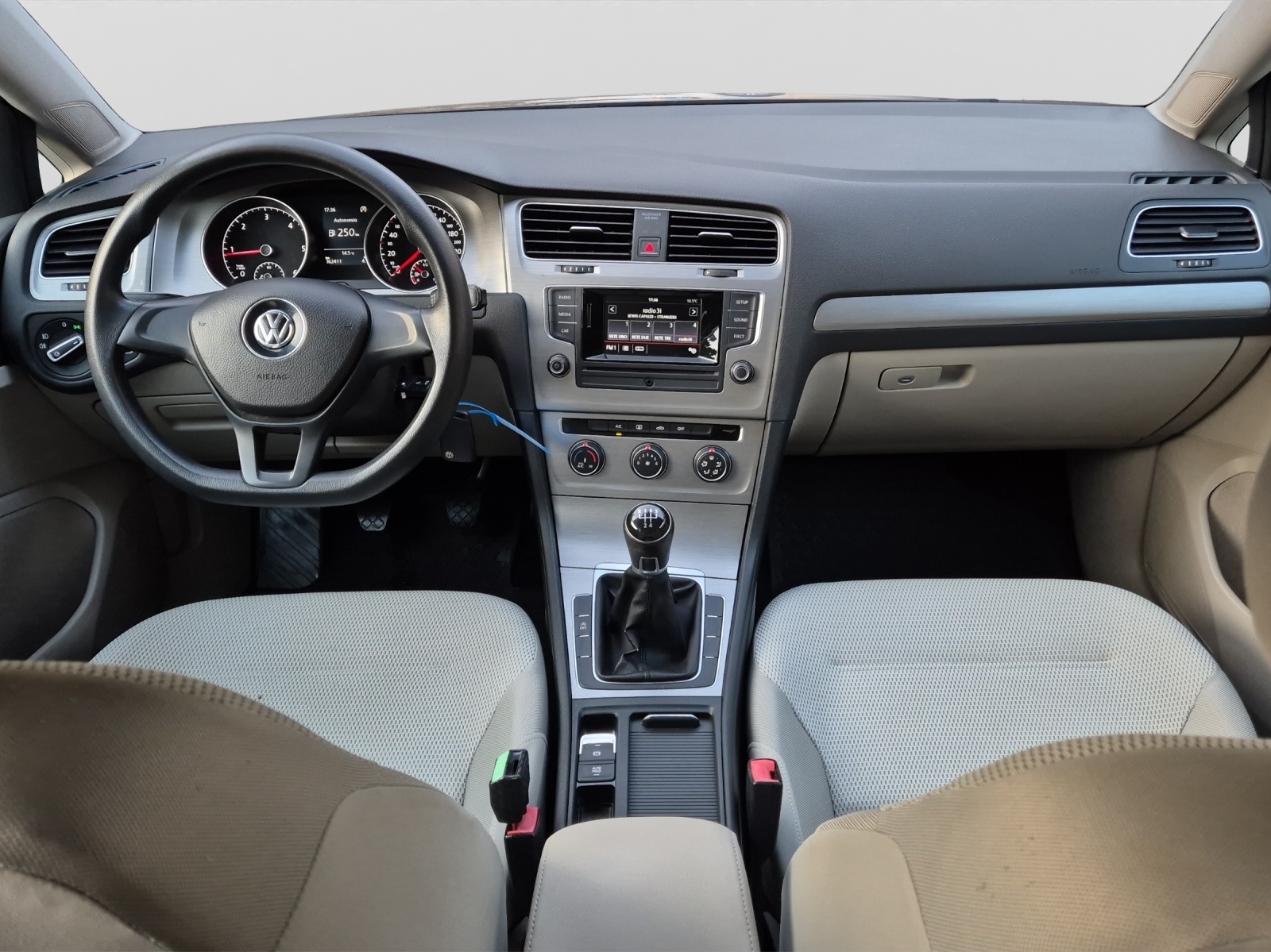 VW Golf 1.6 TDI Trendline-image-12