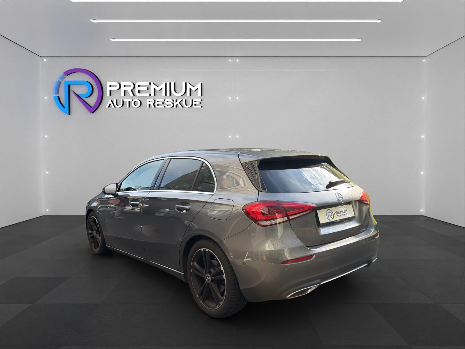 MERCEDES-BENZ A 200 7G-DCT-showroom-element-3