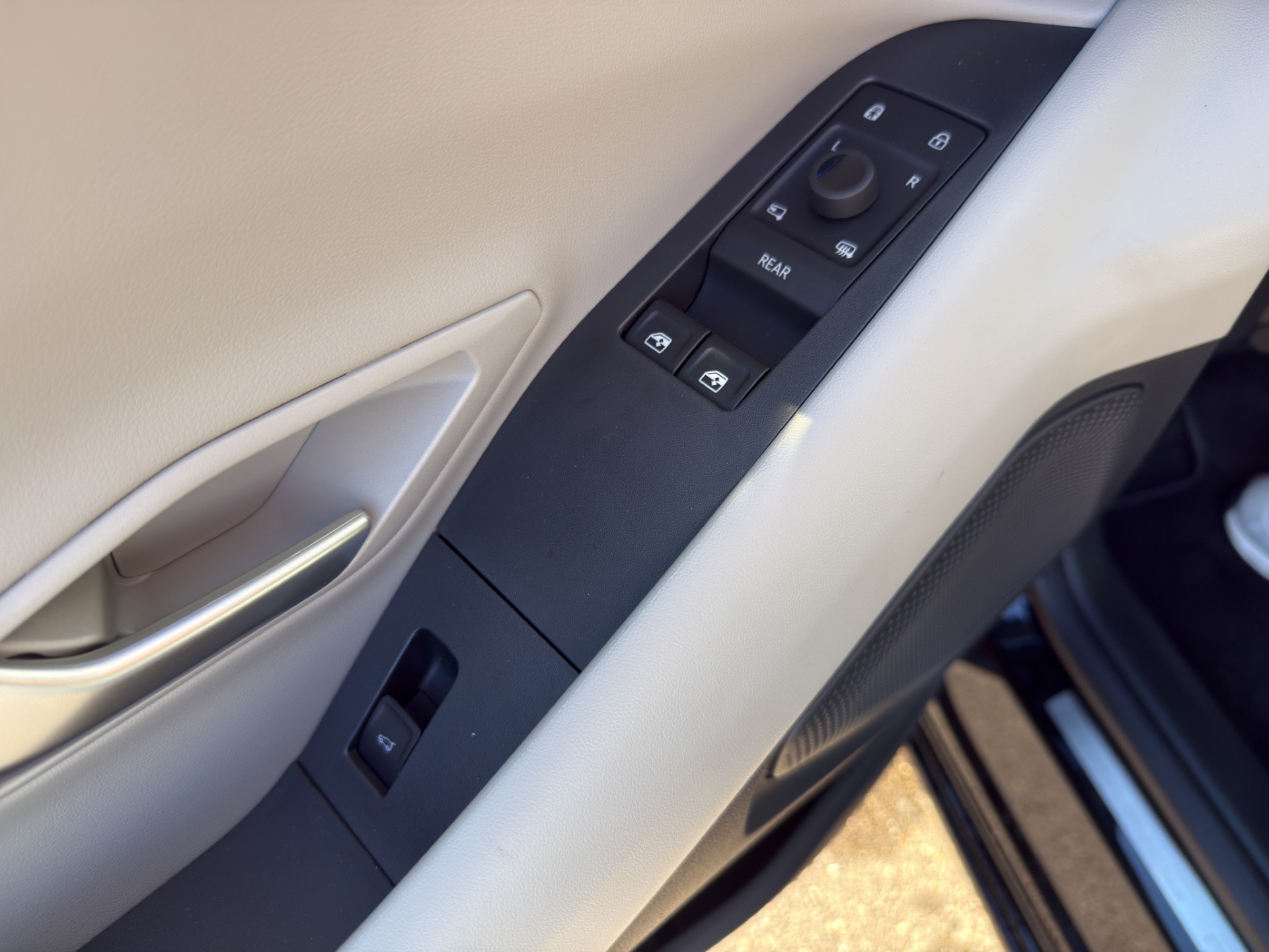 FORD Capri Extended Range Premium AWD-image-10