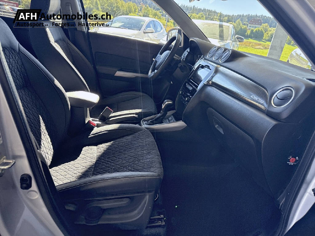 SUZUKI Vitara 1.5 Compact Top Hybrid 4x4-image-16