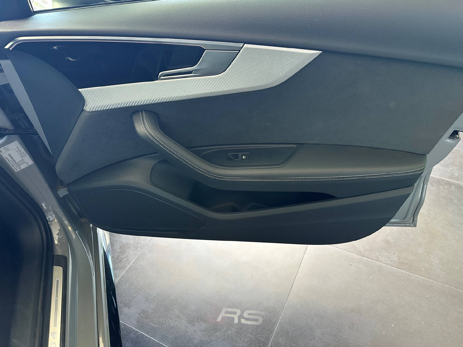AUDI RS4 Avant 2.9 V6 TFSI quattro T-Tronic-image-16