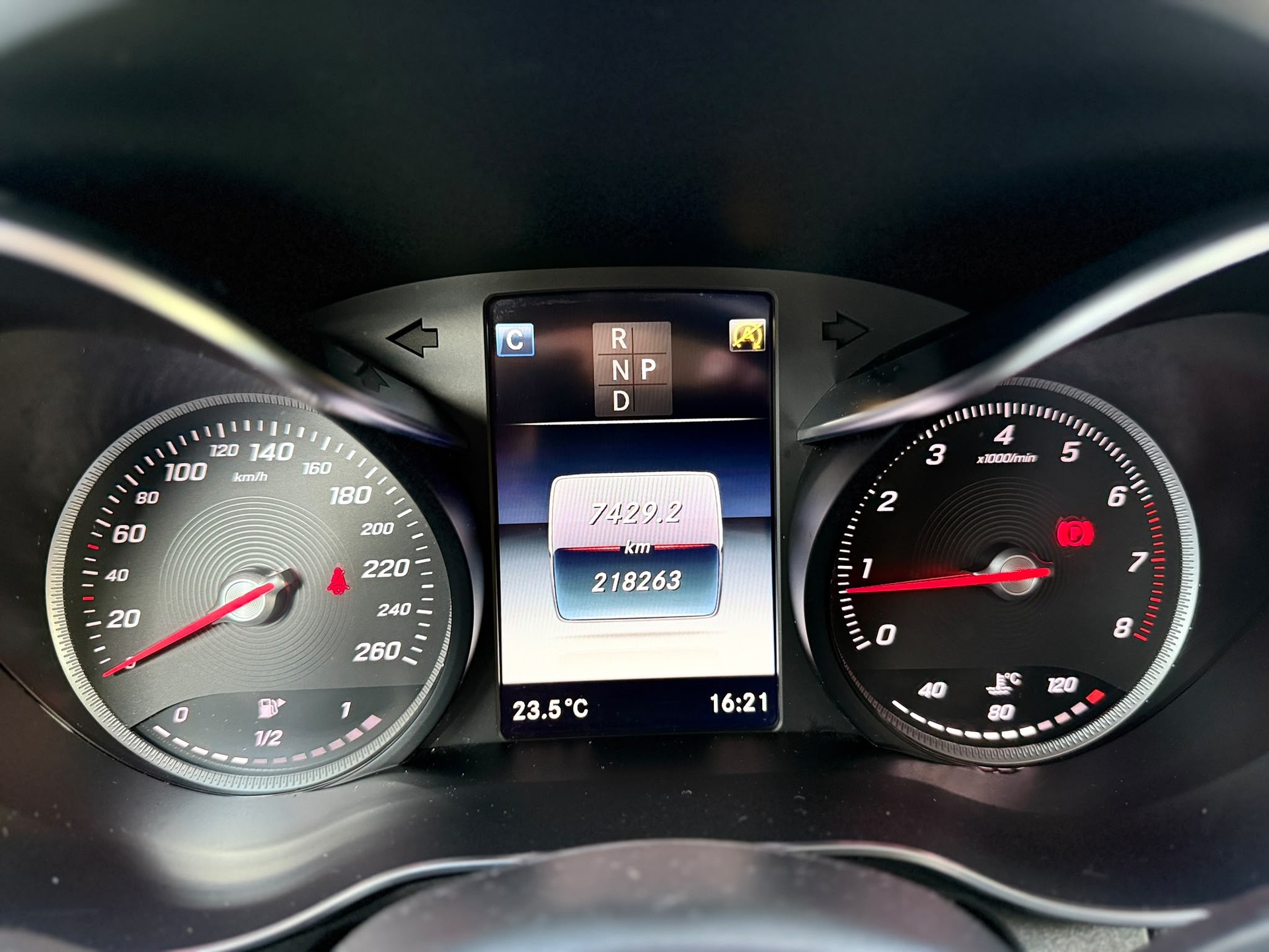MERCEDES-BENZ GLC 250 AMG Line 4m-image-19