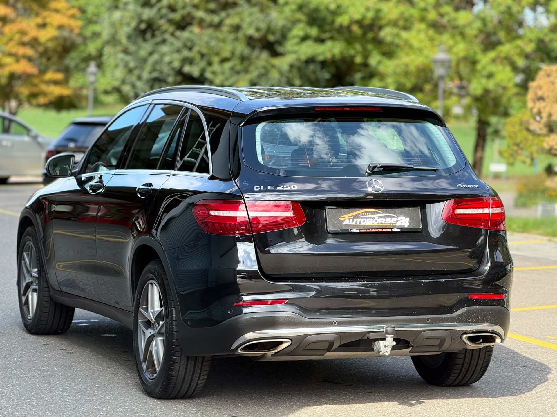 MERCEDES-BENZ GLC 250 AMG Line 4m-image-3