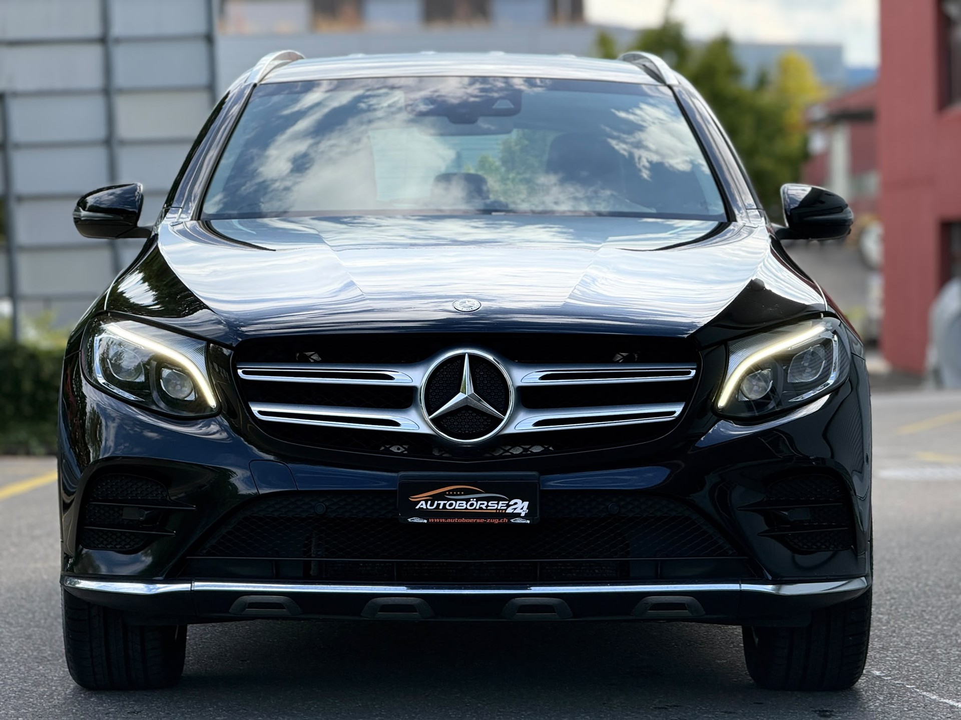 MERCEDES-BENZ GLC 250 AMG Line 4m-image-2