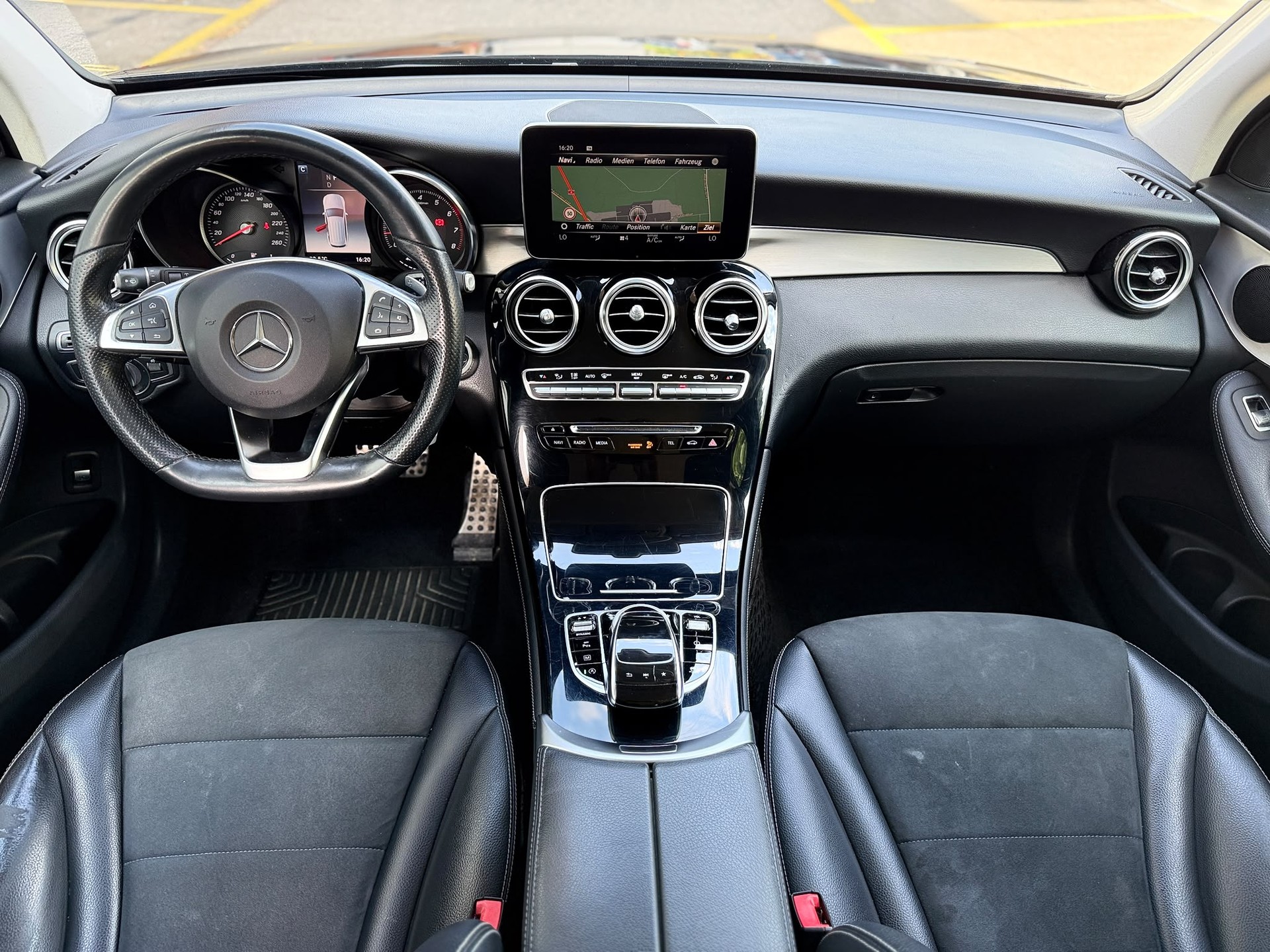 MERCEDES-BENZ GLC 250 AMG Line 4m-image-10